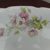 Plat en porcelaine à décor de fleurs