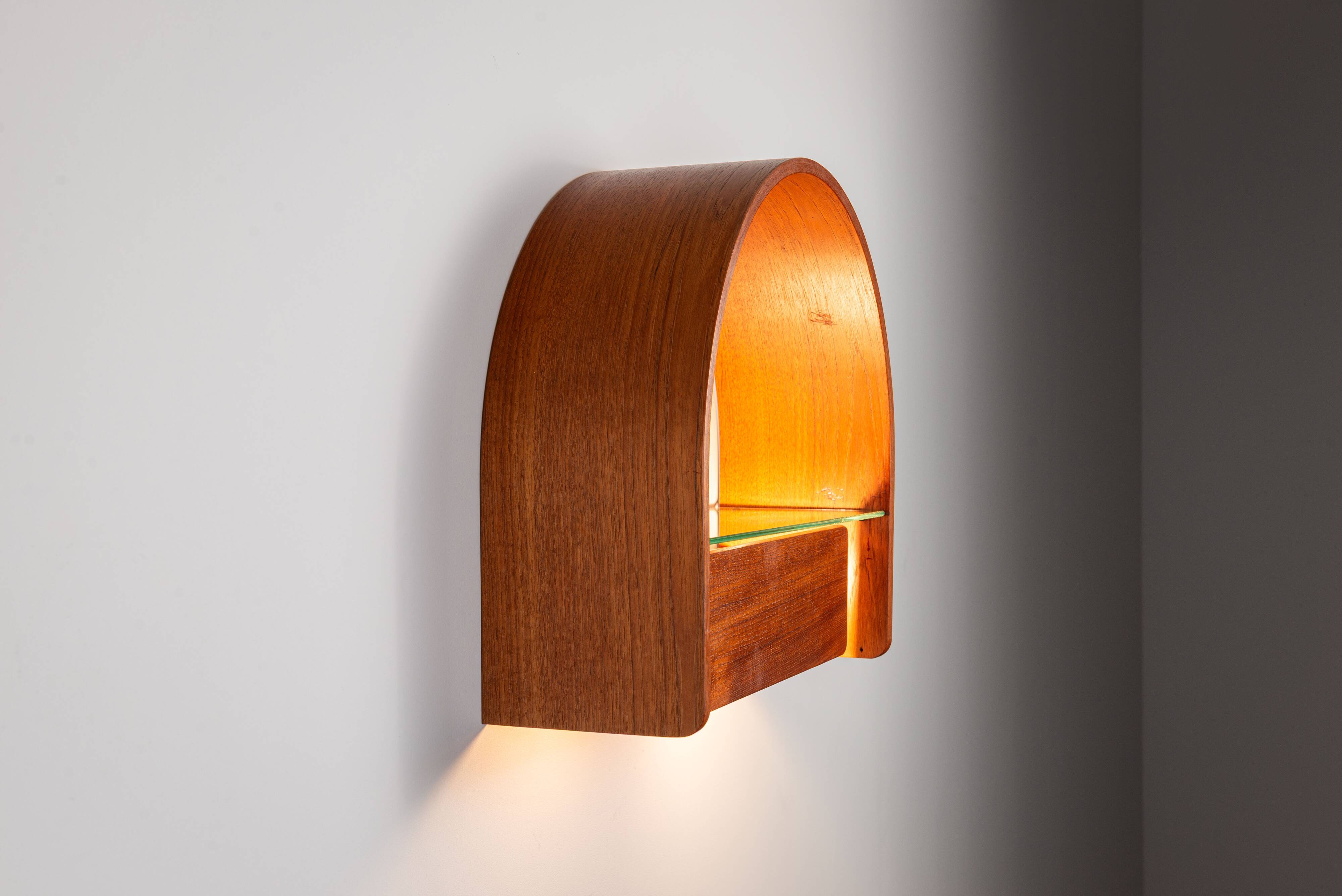 Domus wall console with lighting and glass