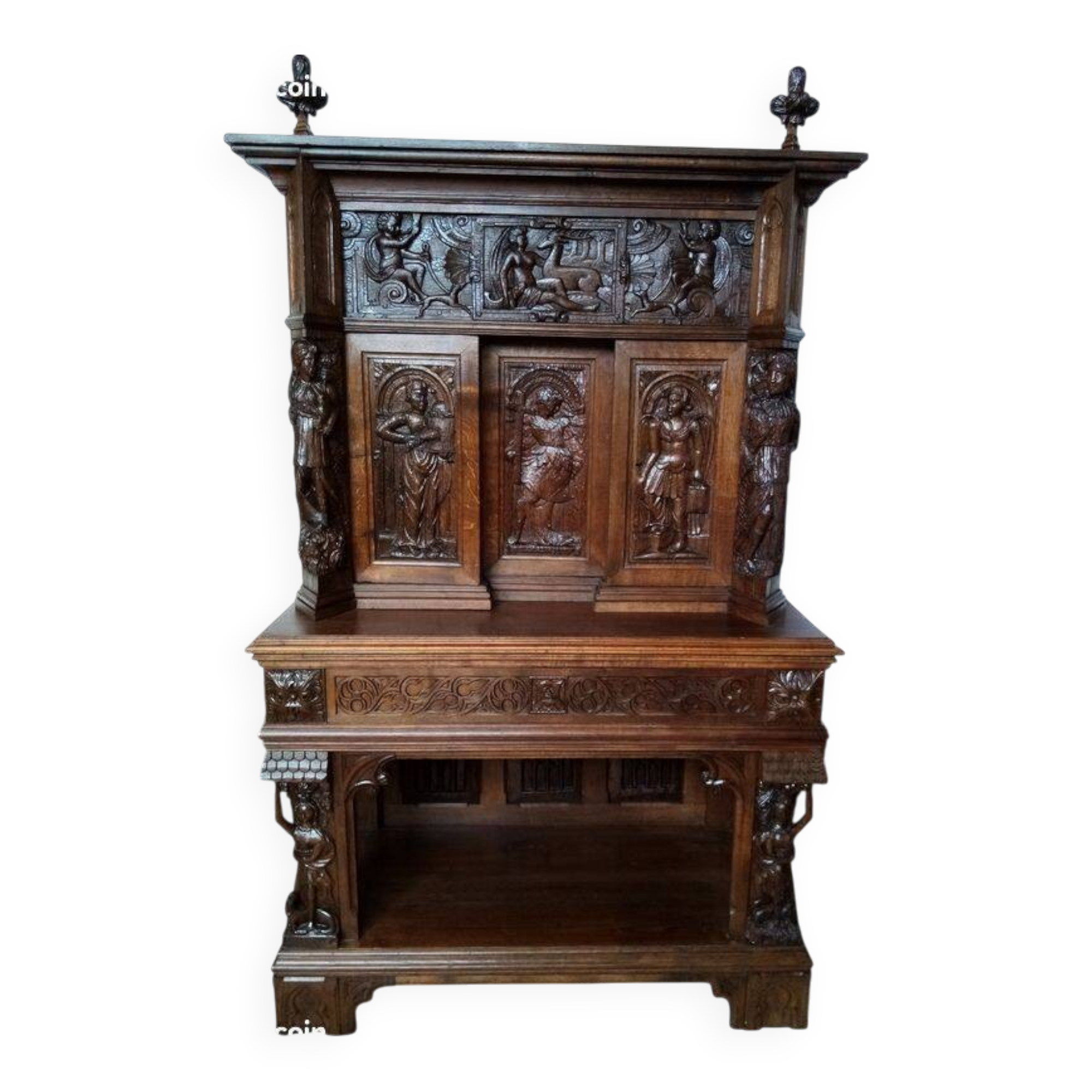Meuble 2 corps sculpté du XVI ème siècle