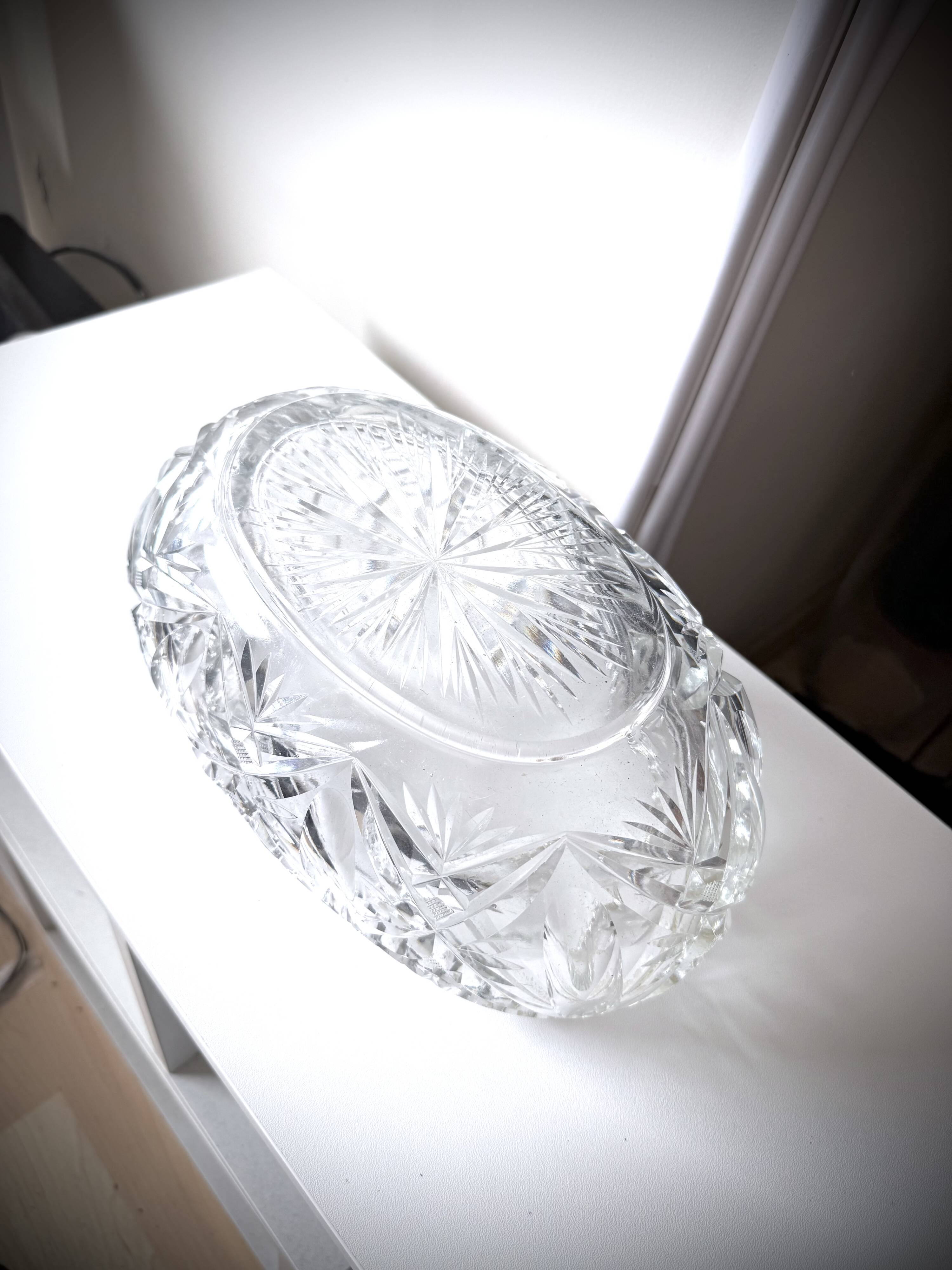 Large cut crystal planter in the Saint-Louis style.