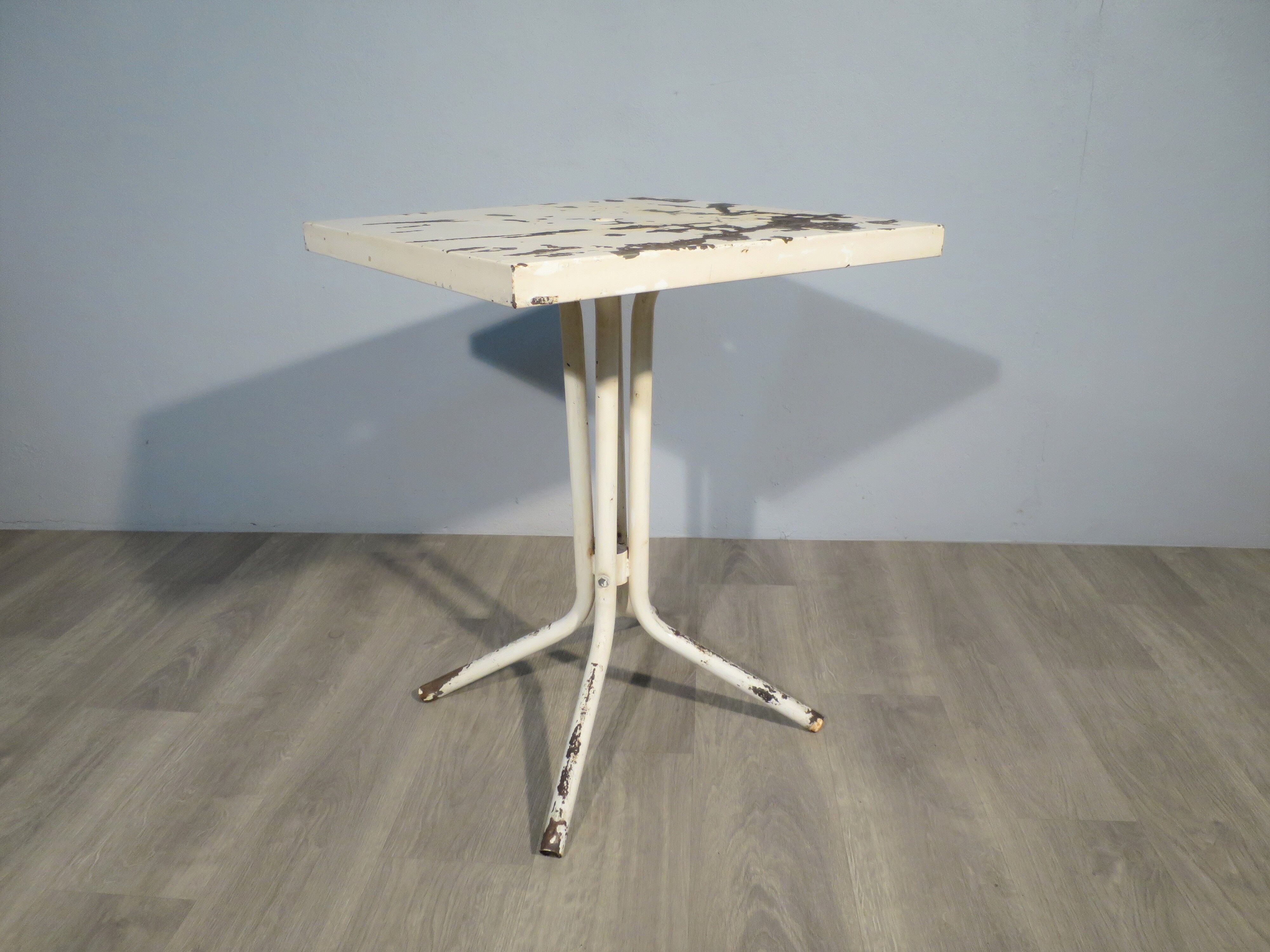 Table metal