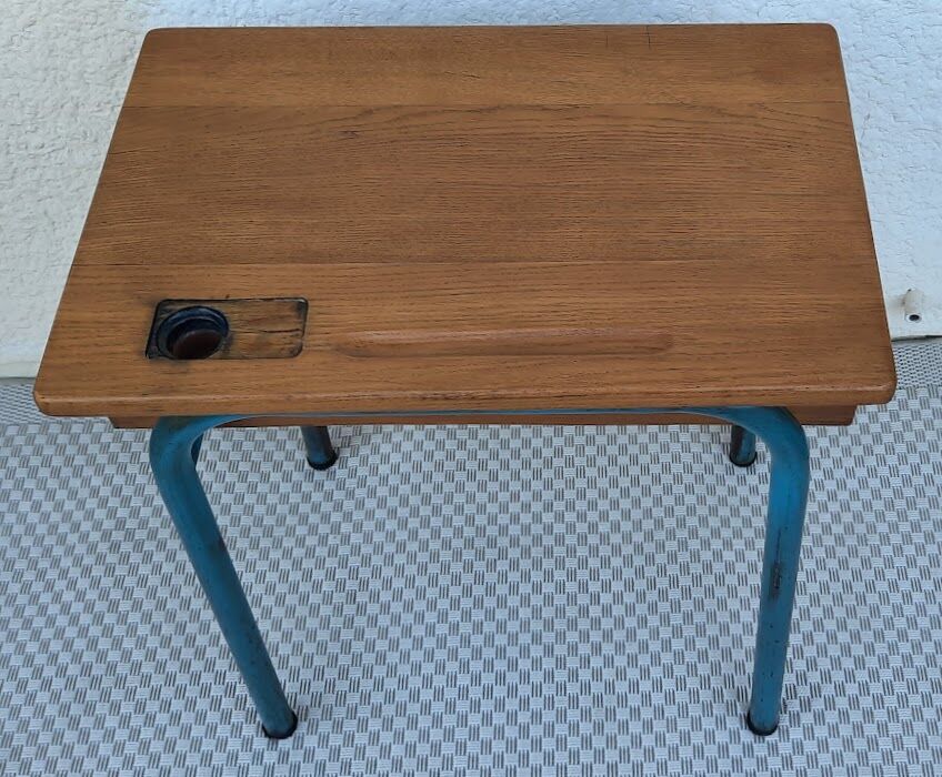 School desk table