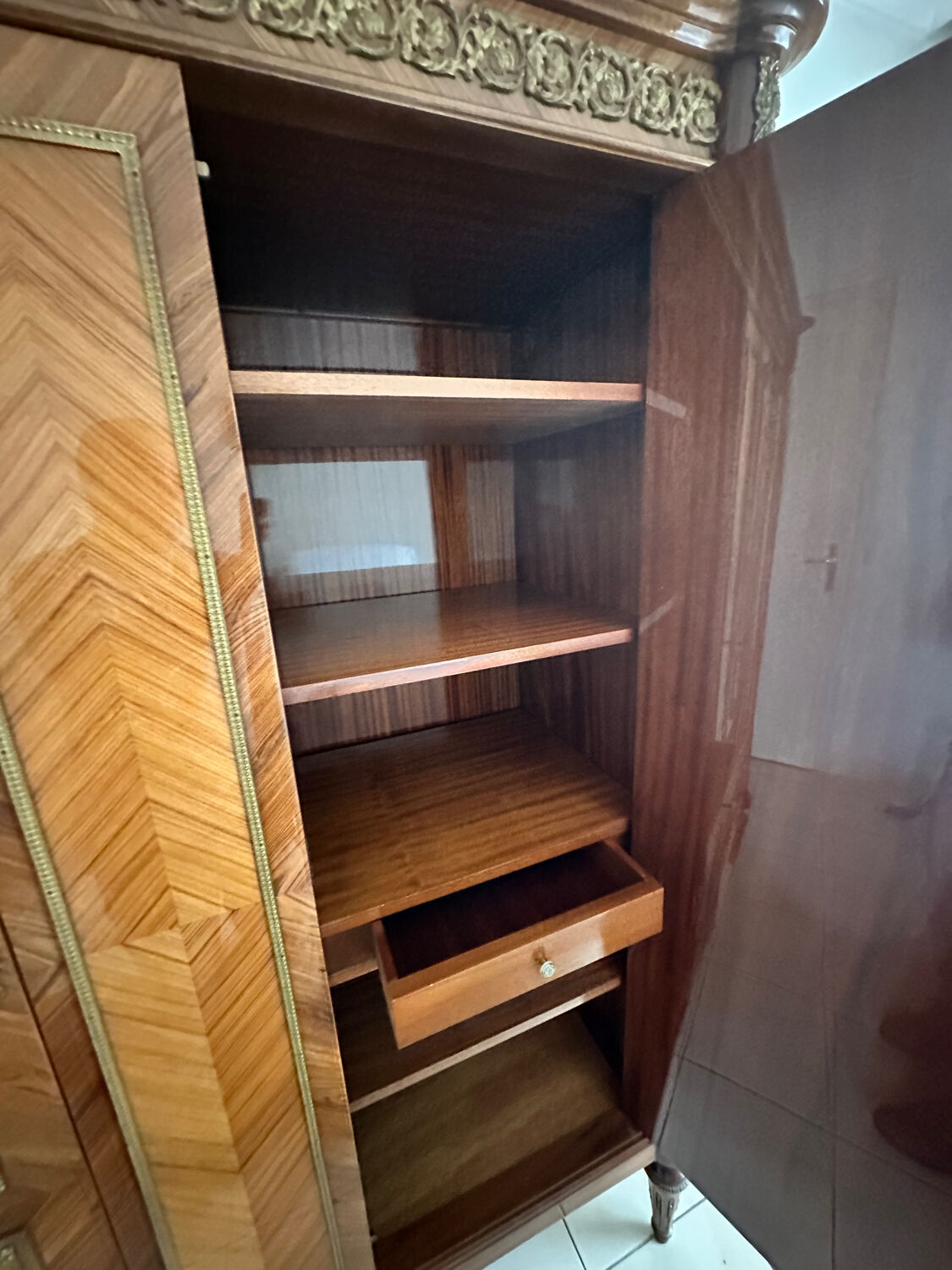 Louis XVI style wardrobe – Marquetry & bronzes