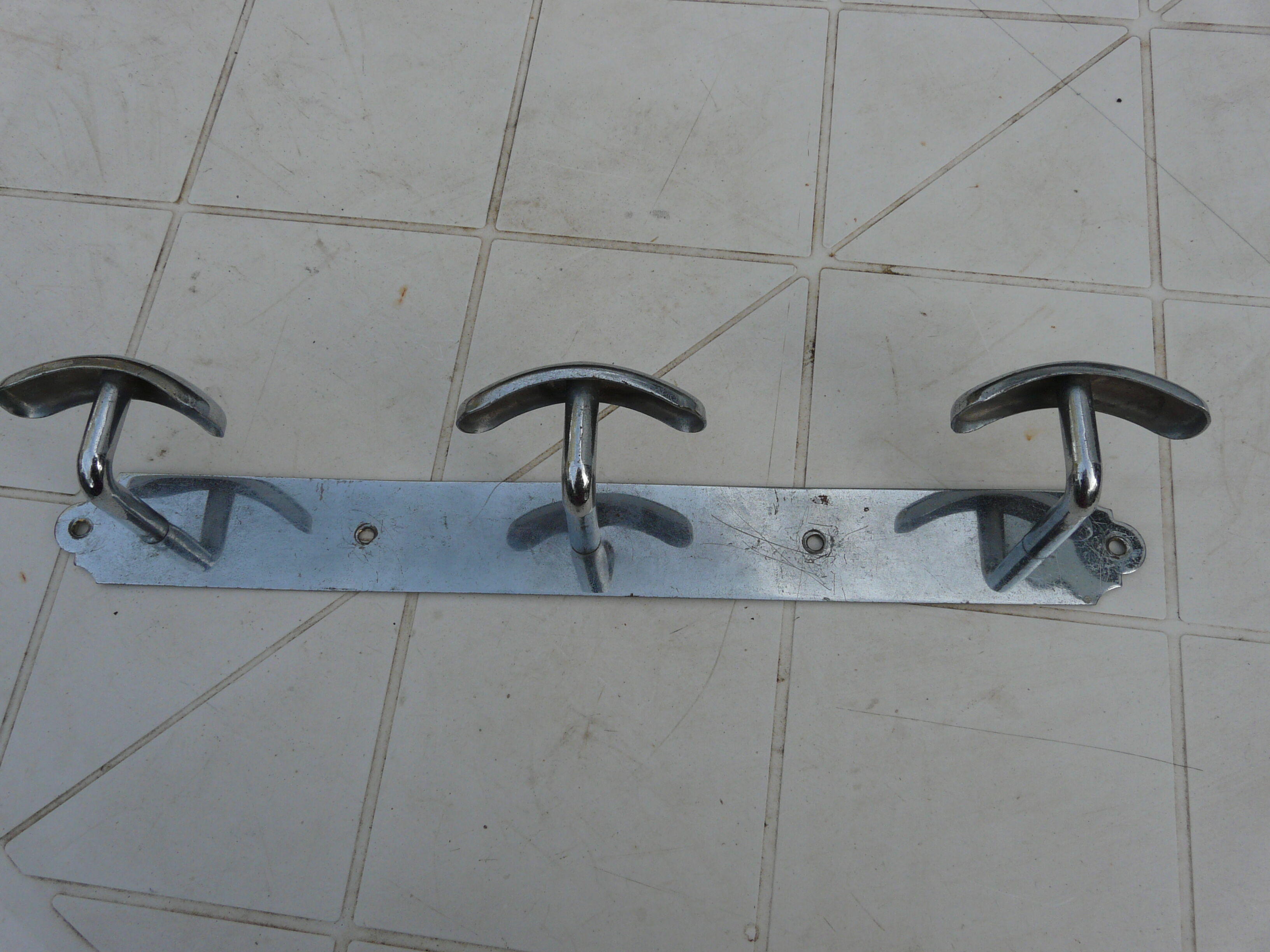 Wall coat rack in chromed metal 3 hooks 50s