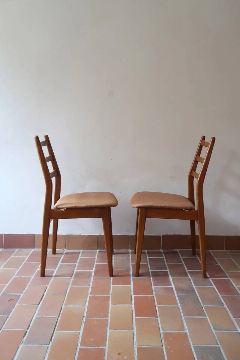 2 vintage Scandinavian wooden chairs from the 1960s.