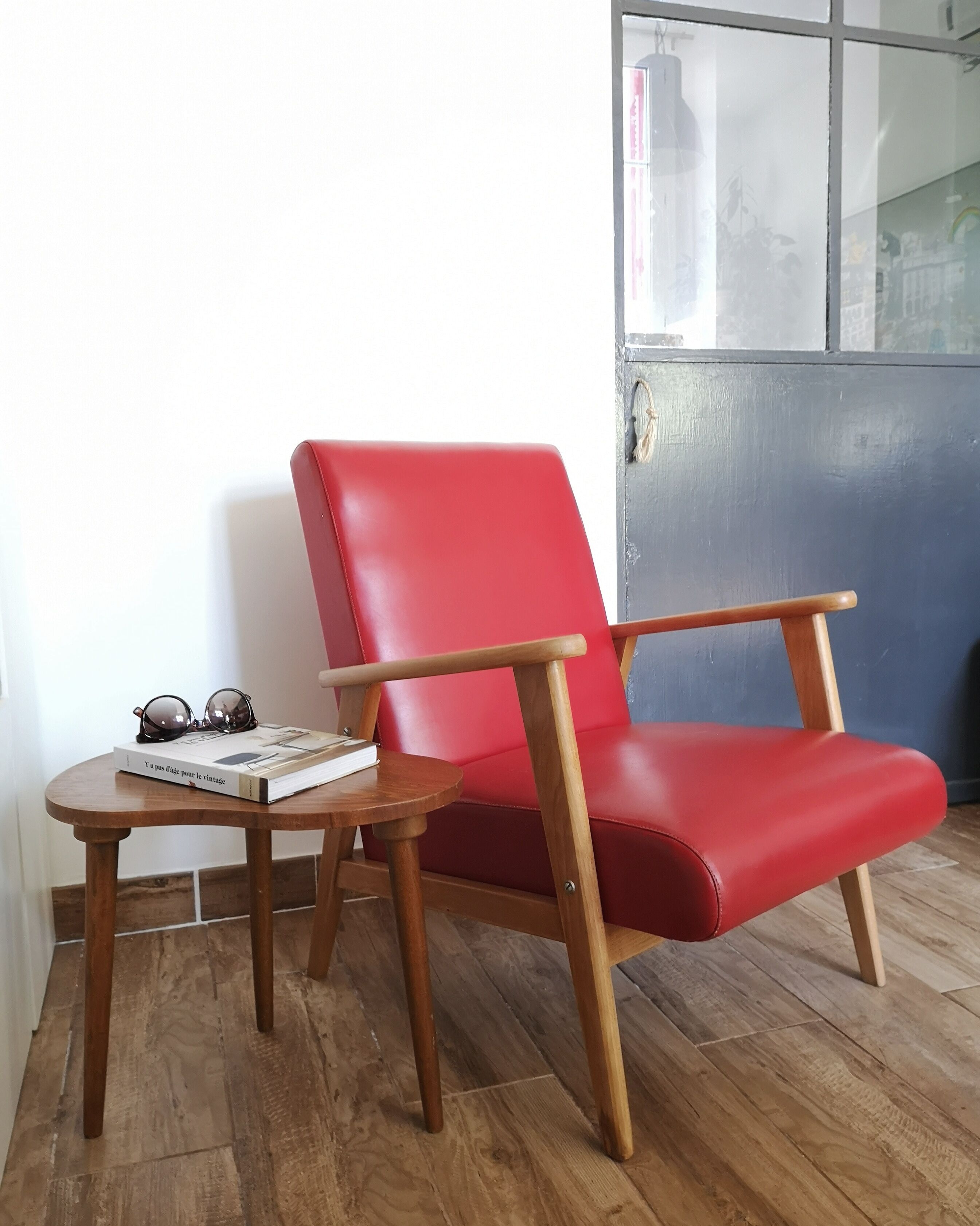 Tripod table