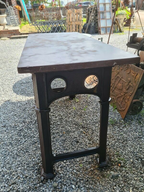Table console industrielle  en fonte et marbre