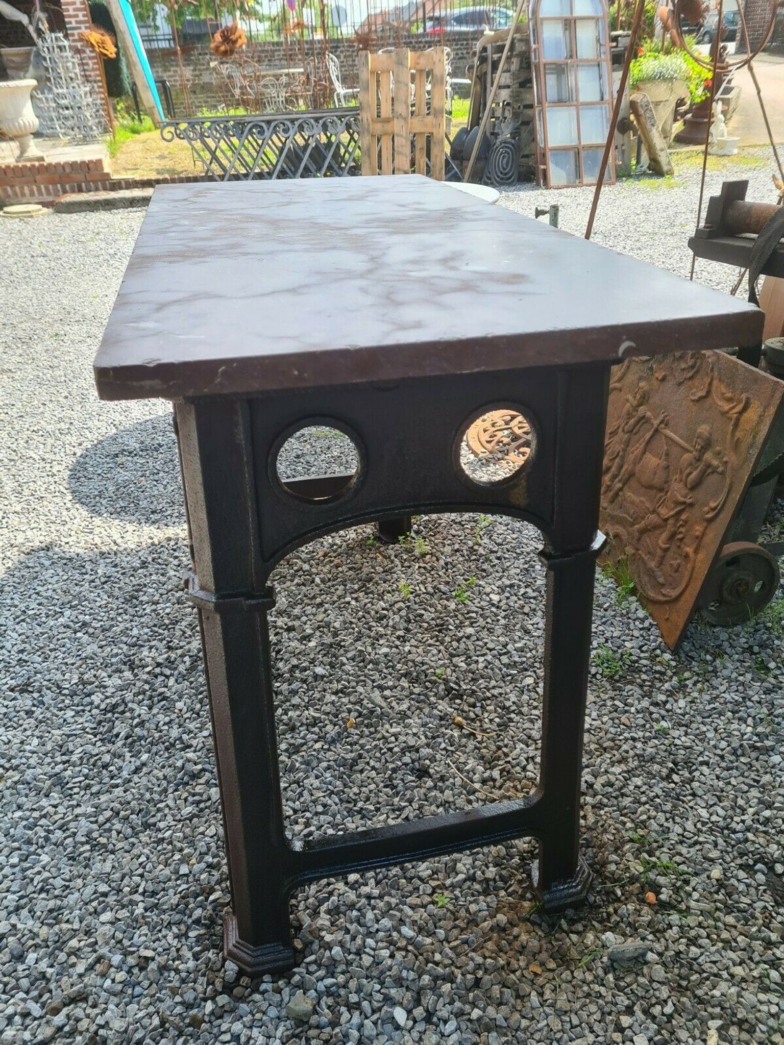 Industrial console table in cast iron and marble
