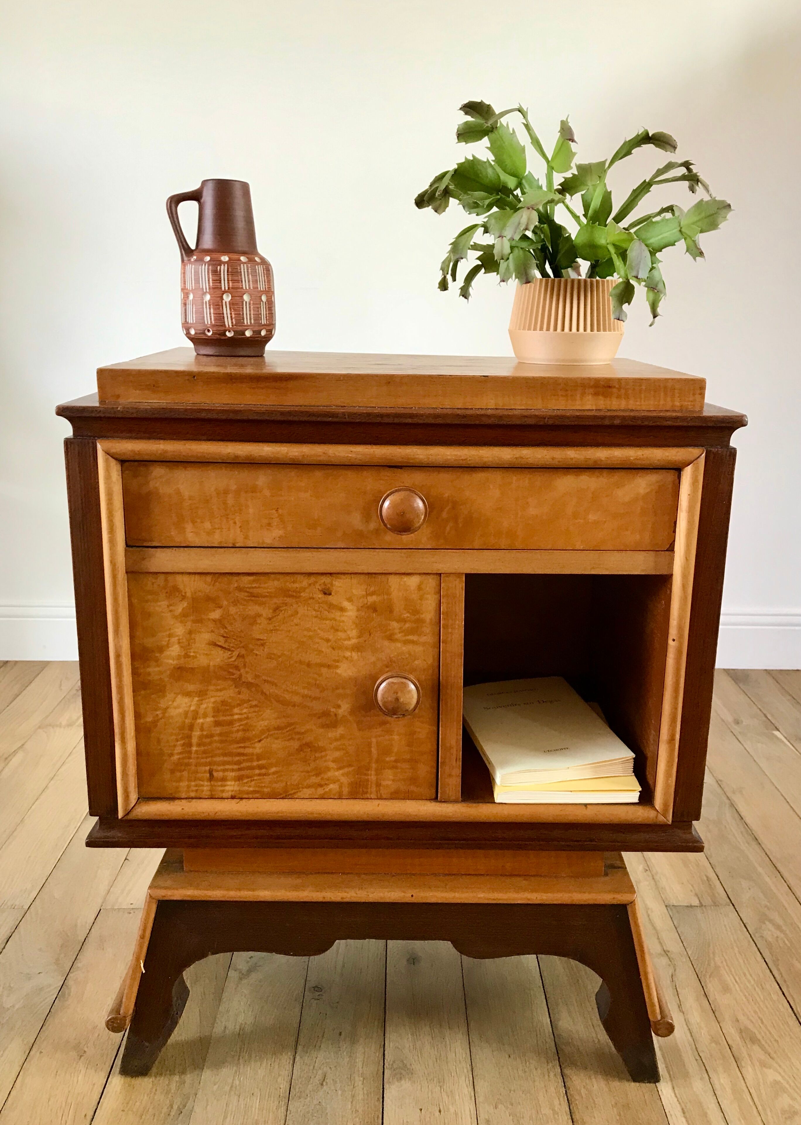 Bedside table in orm magnifying glass art deco 30s