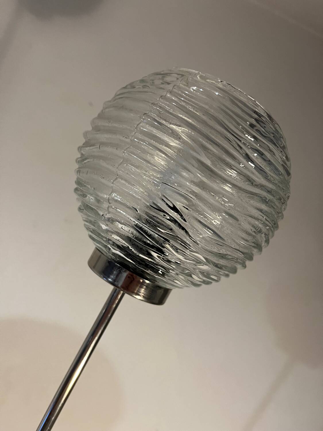 Lampadaire métal socle fonte 3 globes année 80