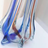 Grand vase en verre de Murano vintage, verre clair avec des détails bleus et rouges, années 1970 Italie – Soufflé à la main, base en trépied