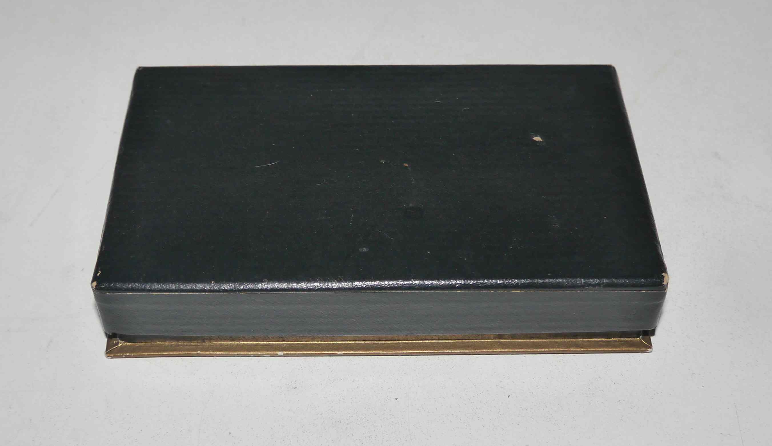 Service of 6 resin knife holders and inclusion 60's years