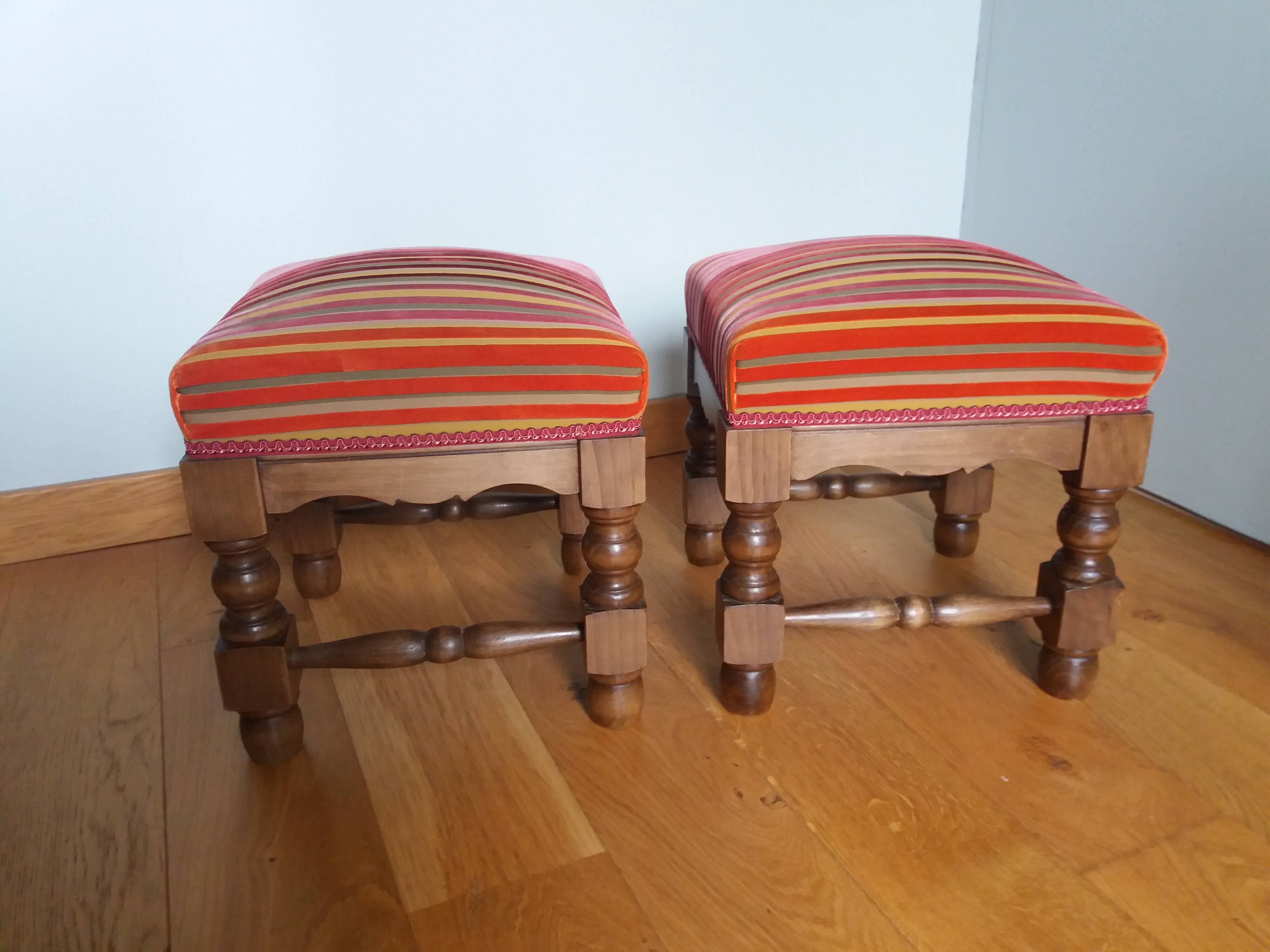 Velvet fabric footrest