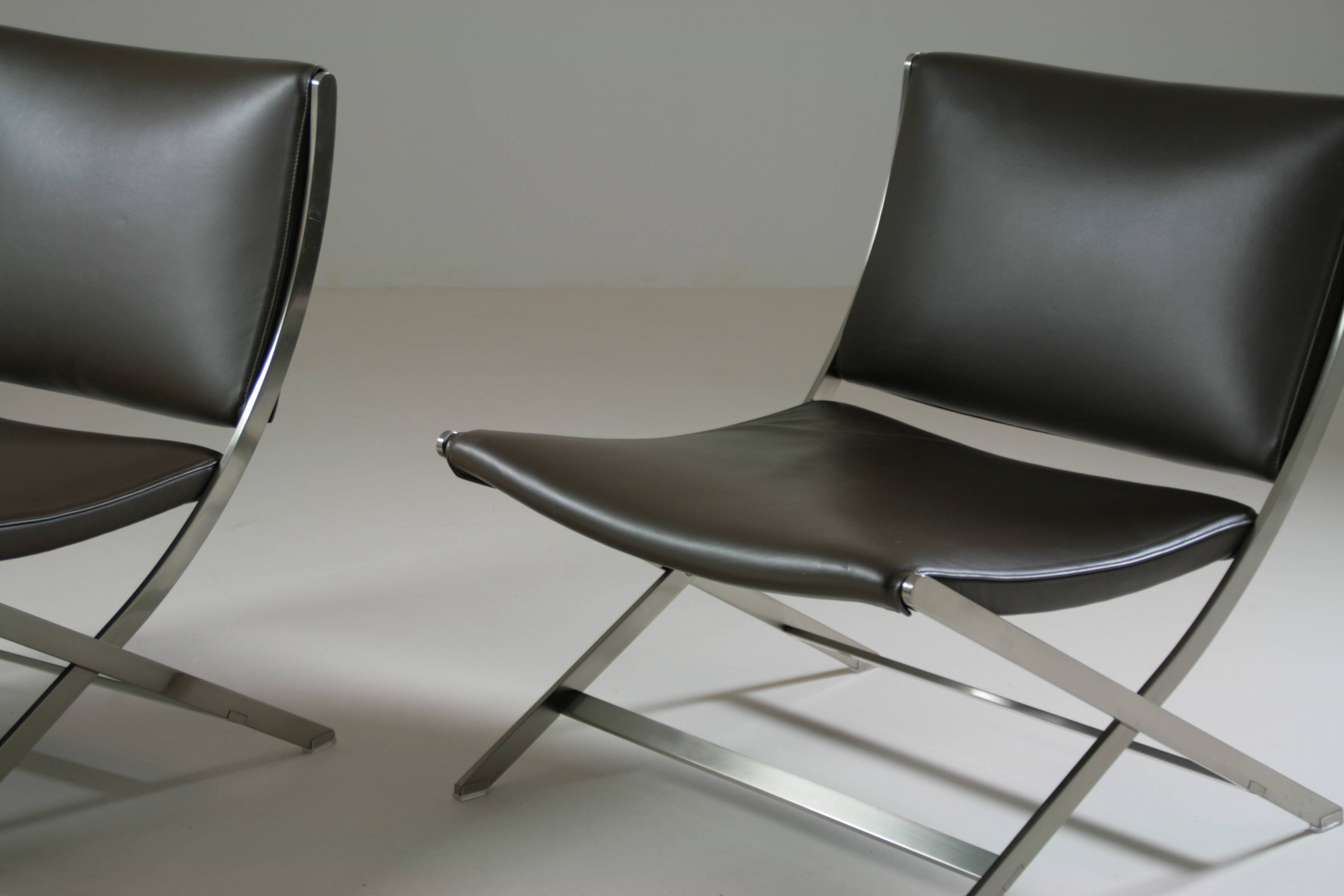 Pair of Flexform leather low chairs, Peter model, by Antonio Citterio