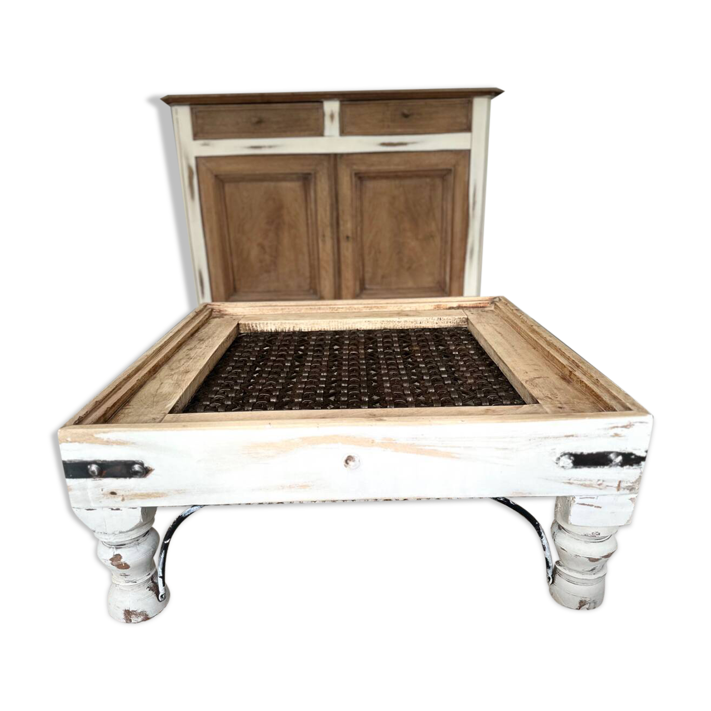 Wood and woven steel coffee table – Dual decorative use