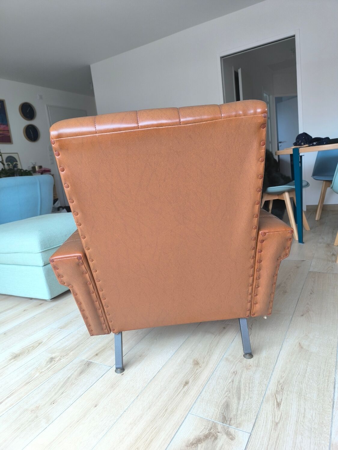 Genuine leather armchair
