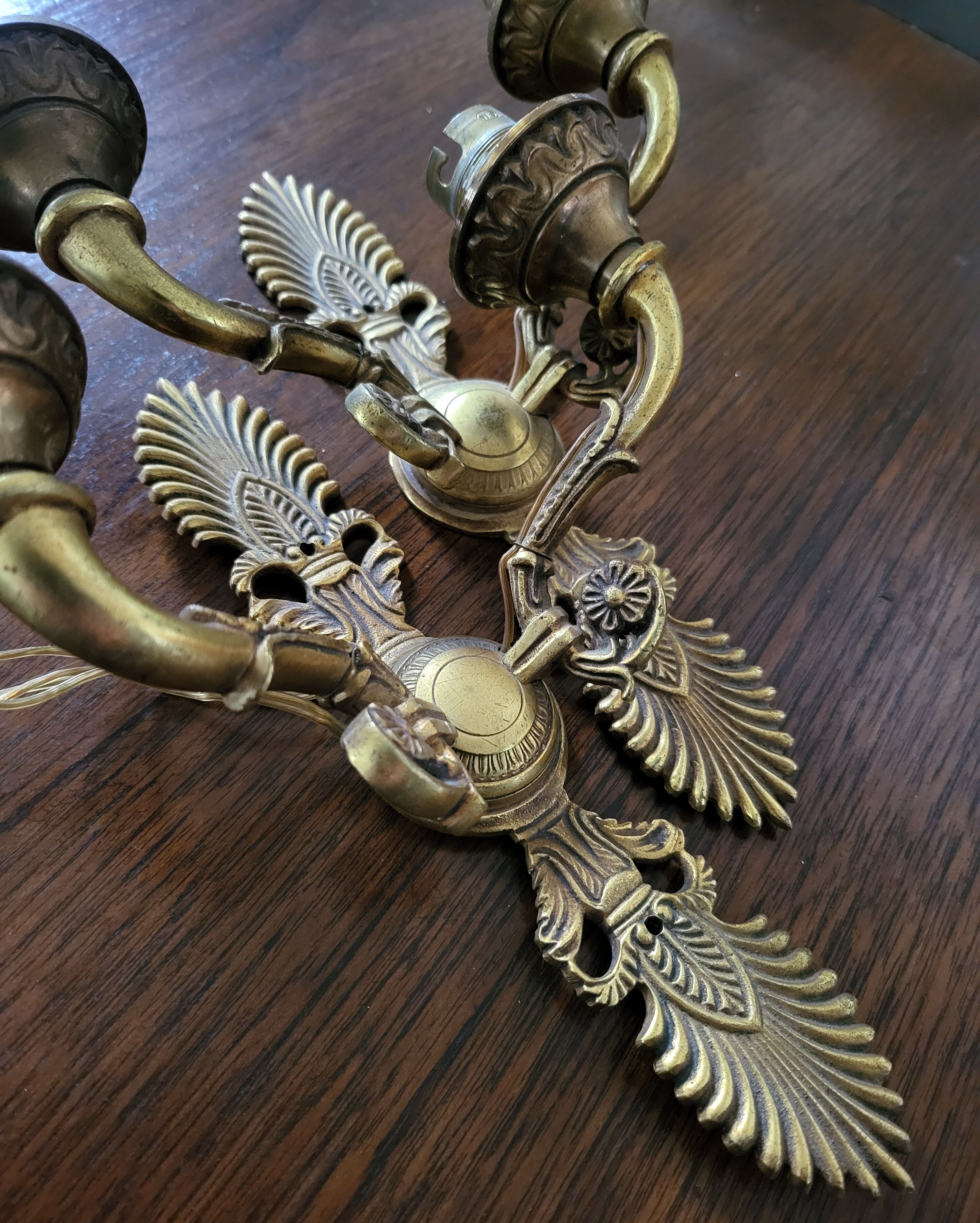 Paire d'appliques en bronze ciselé décor de palmettes