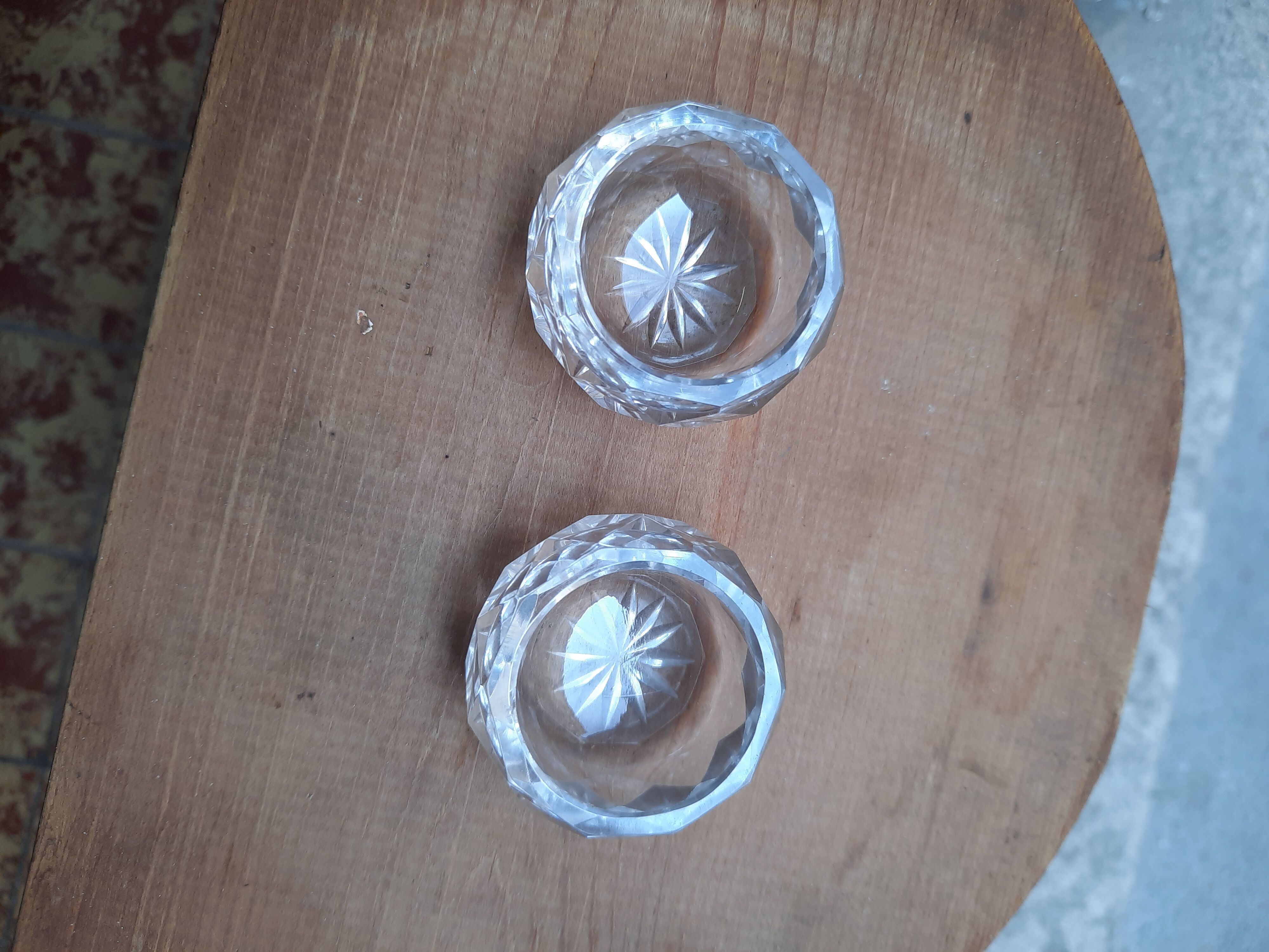 Pair of crystal saleron