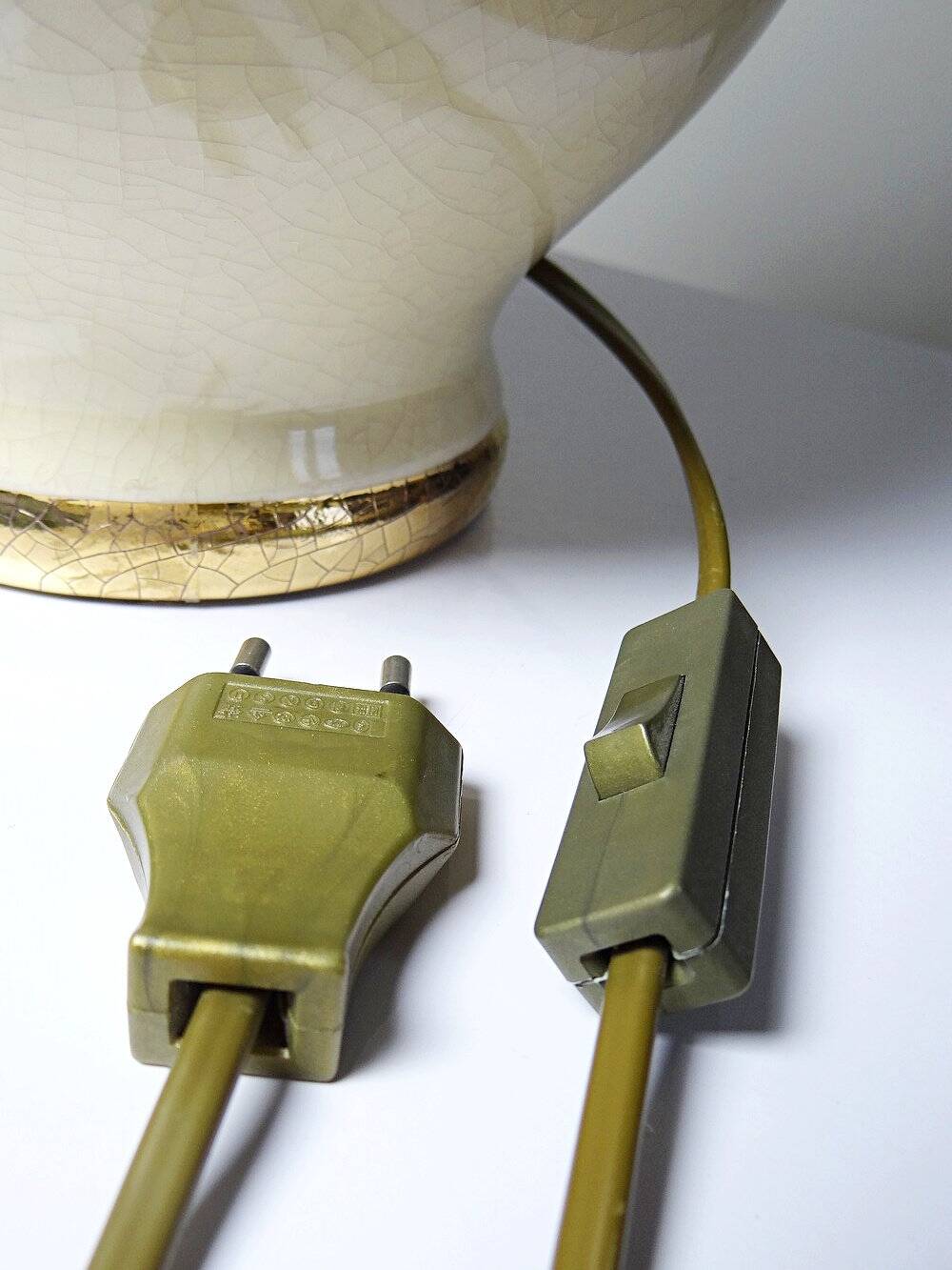 Vintage 1980s-90s Le Dauphin Dynastie crackle-glazed earthenware lamp