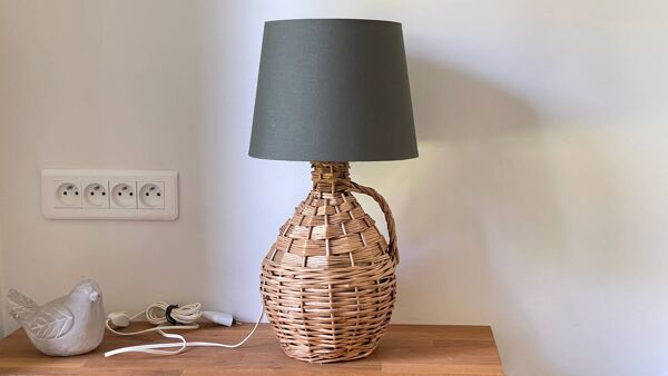 Lampe Dame Jeanne rotin vintage