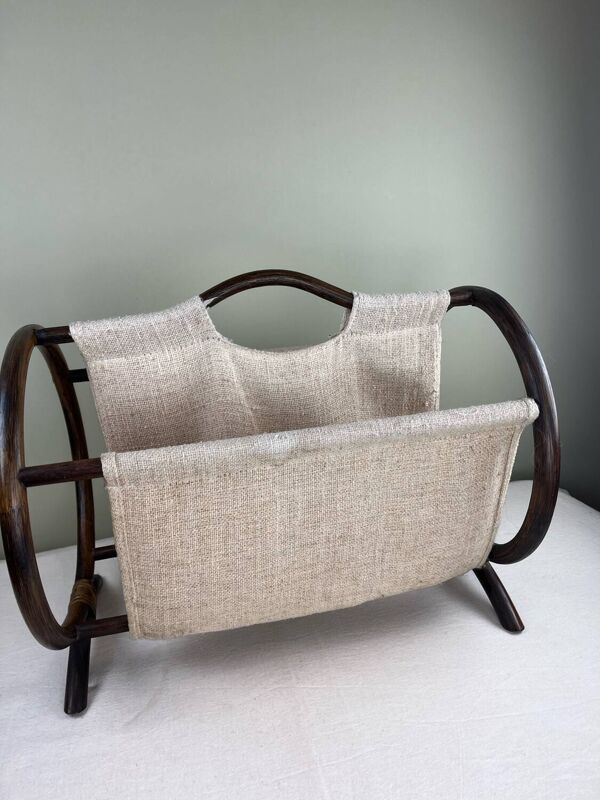 Porte revue vintage en rotin