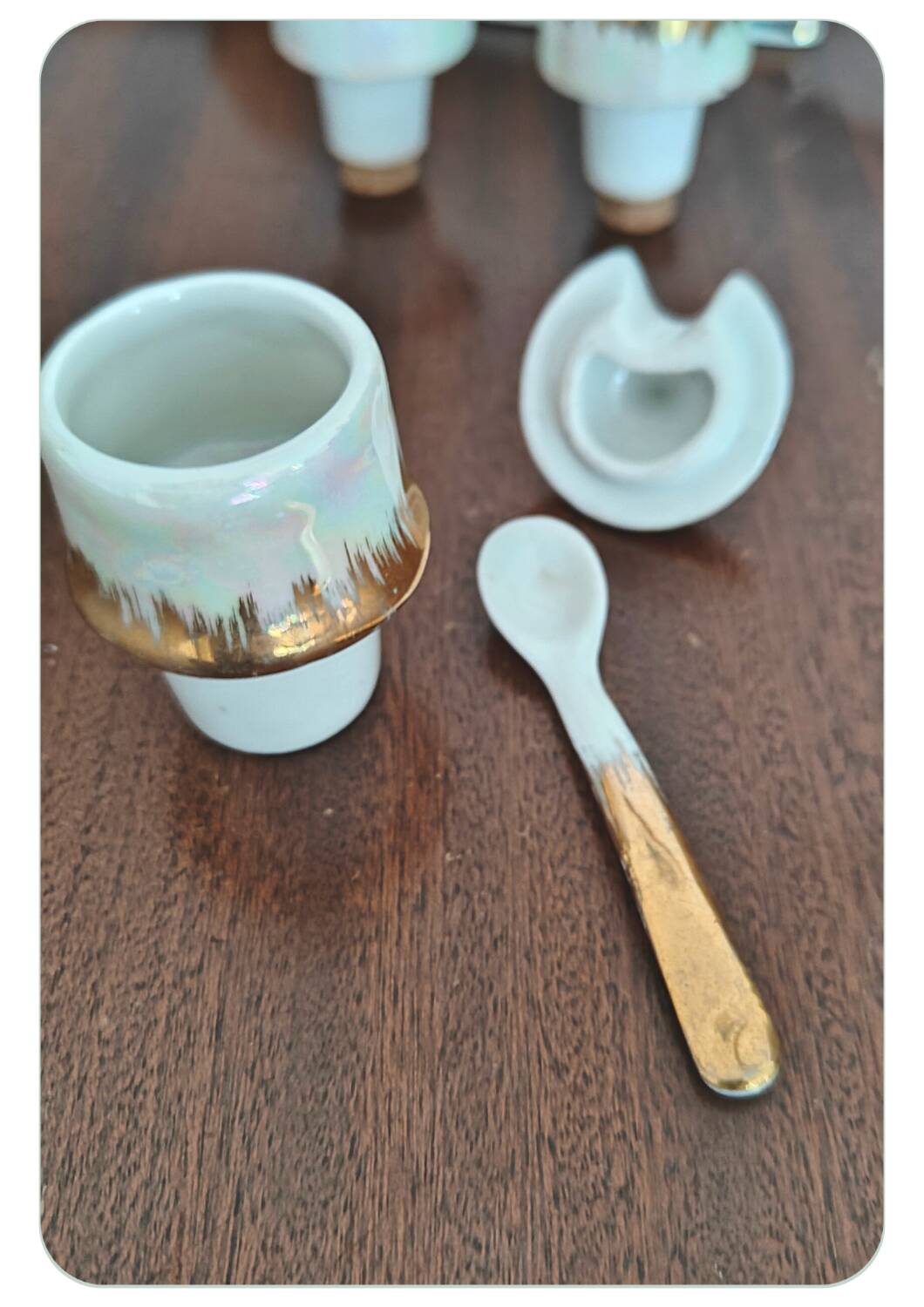 Ensemble de condiments vintage en forme de poisson