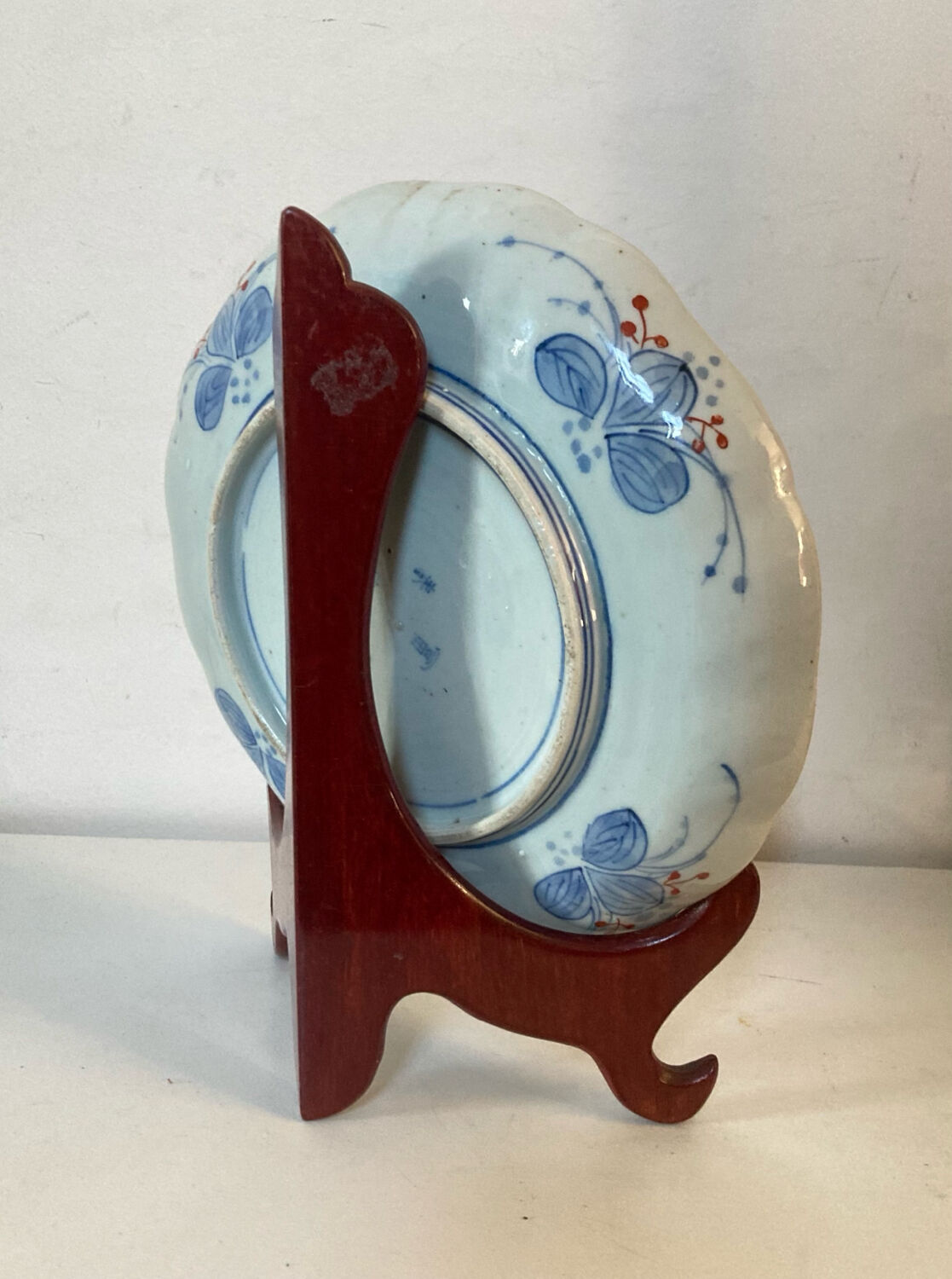 Imari porcelain plate, Japan, 19th century, hand-decorated