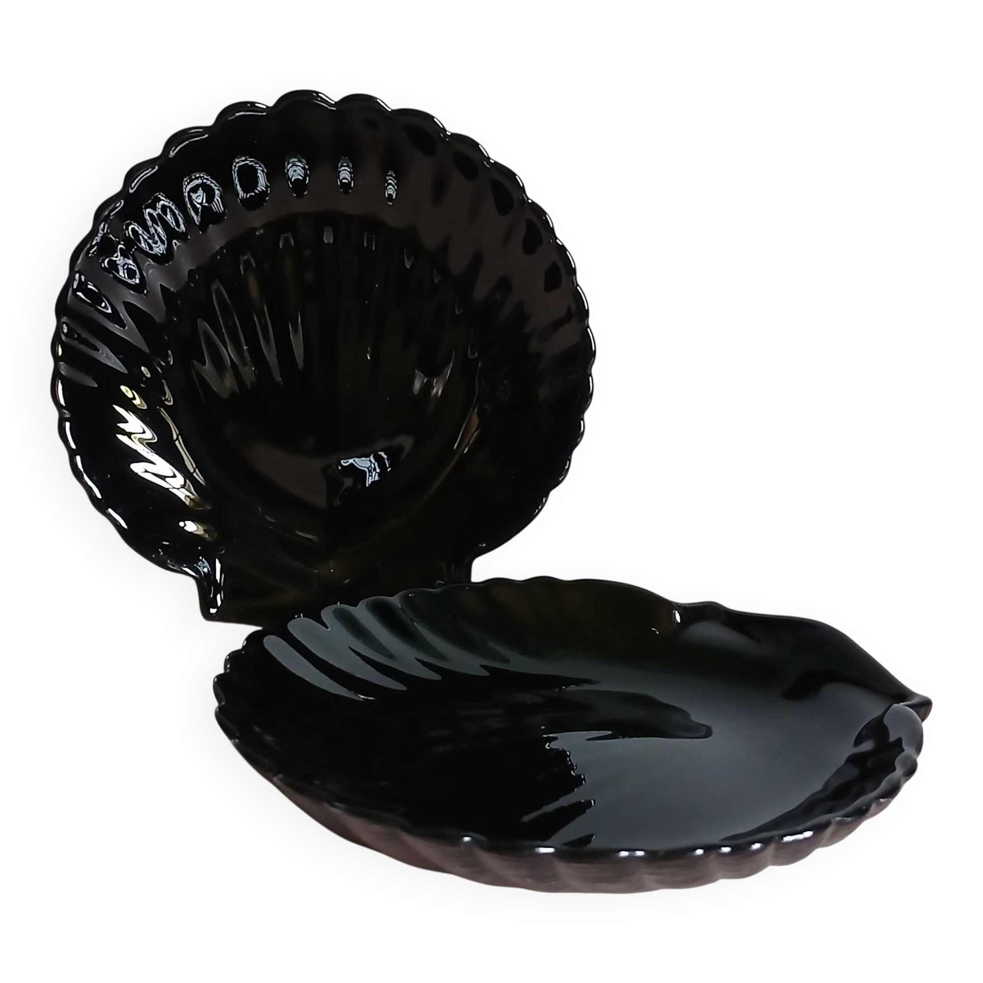 2 black opaline moulded glass shell-shaped bowls, circa 1980.