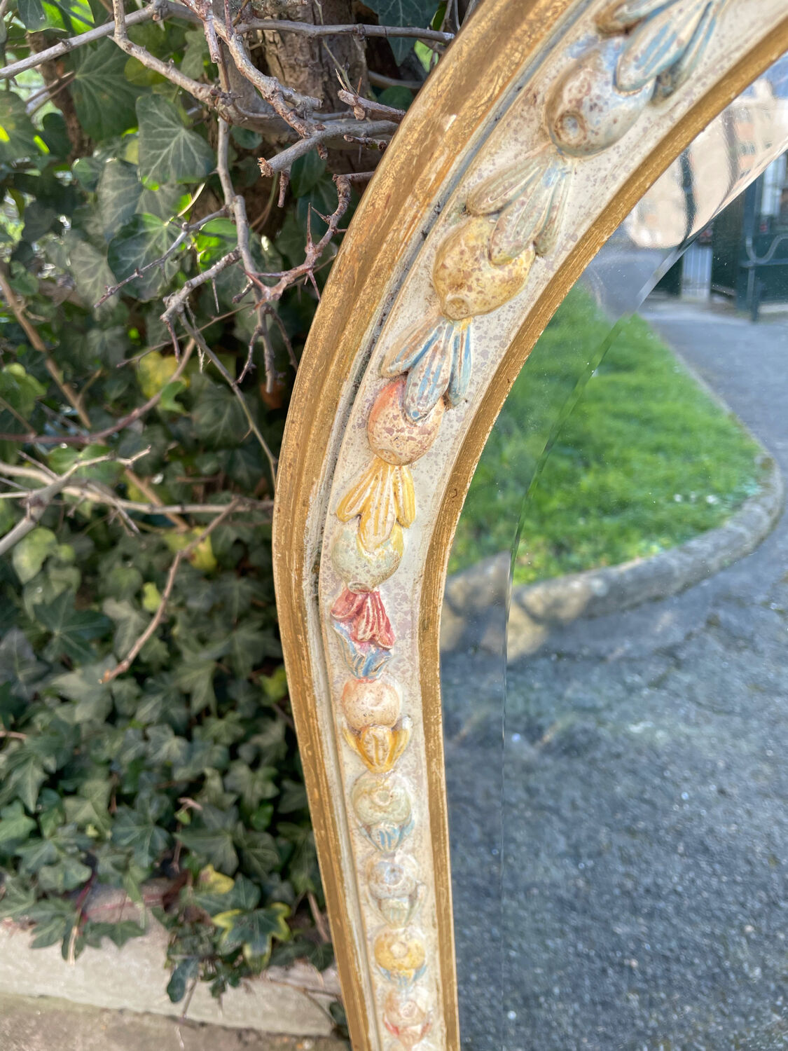 Beveled mirror plaster decoration knots and leaves