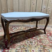 Banquette de piano Style Régence-Louis XV – Noyer massif sculpté