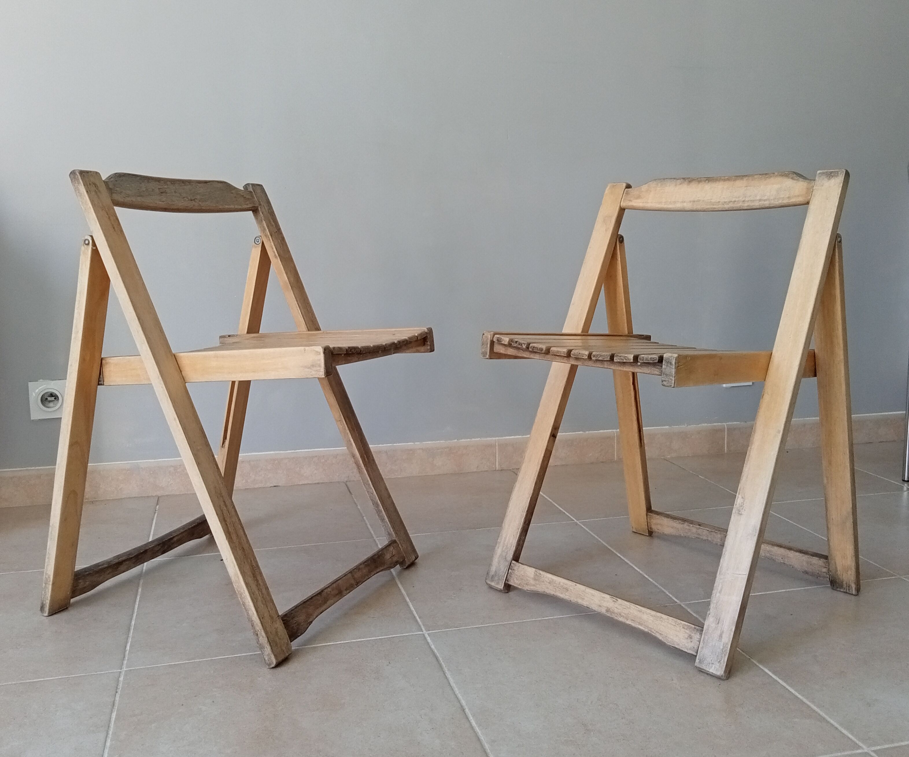 Pair of vintage folding chairs 60s