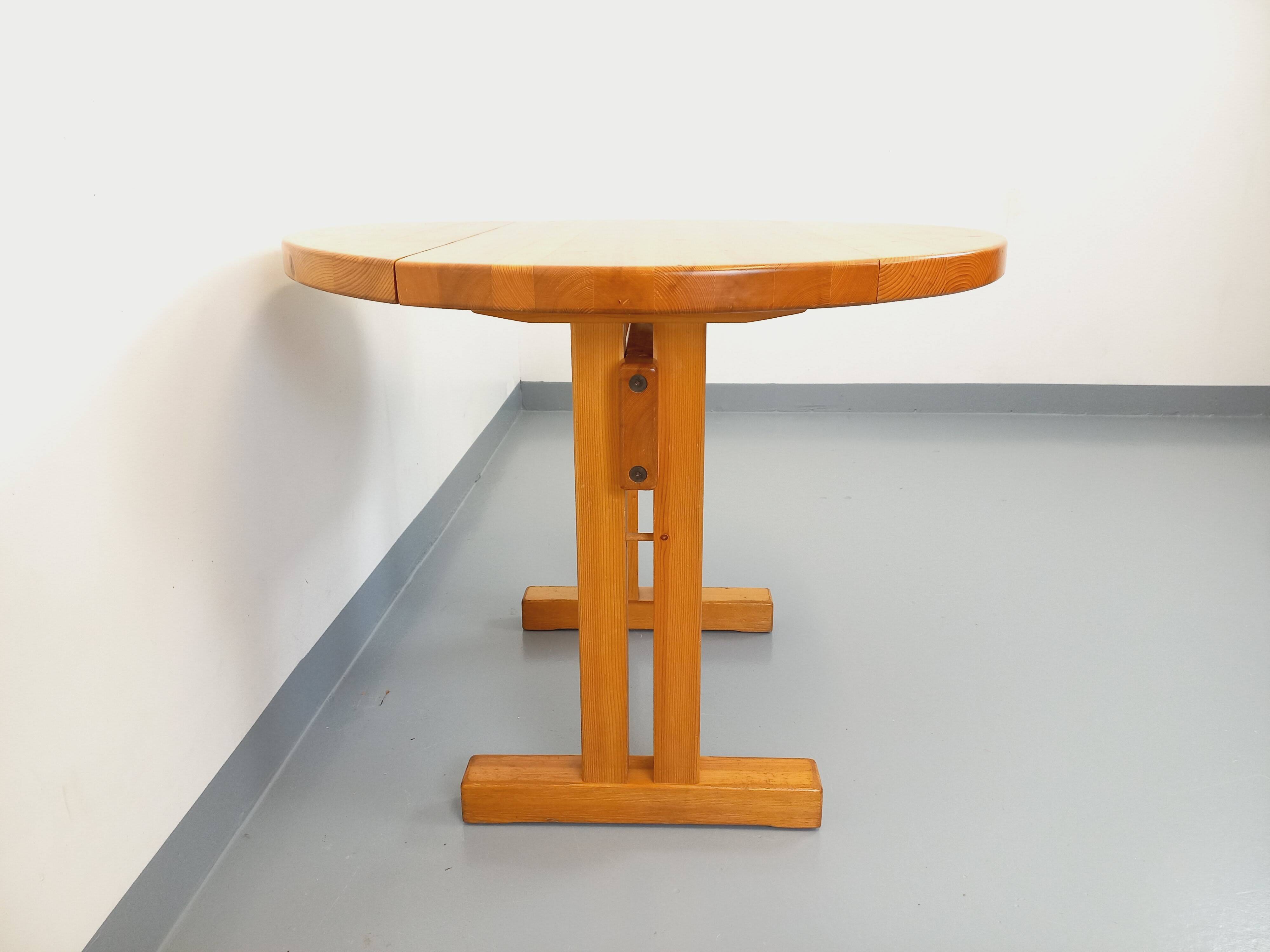 Vintage Charlotte Perriand Les Arcs round pine dining table from the 60s 70s