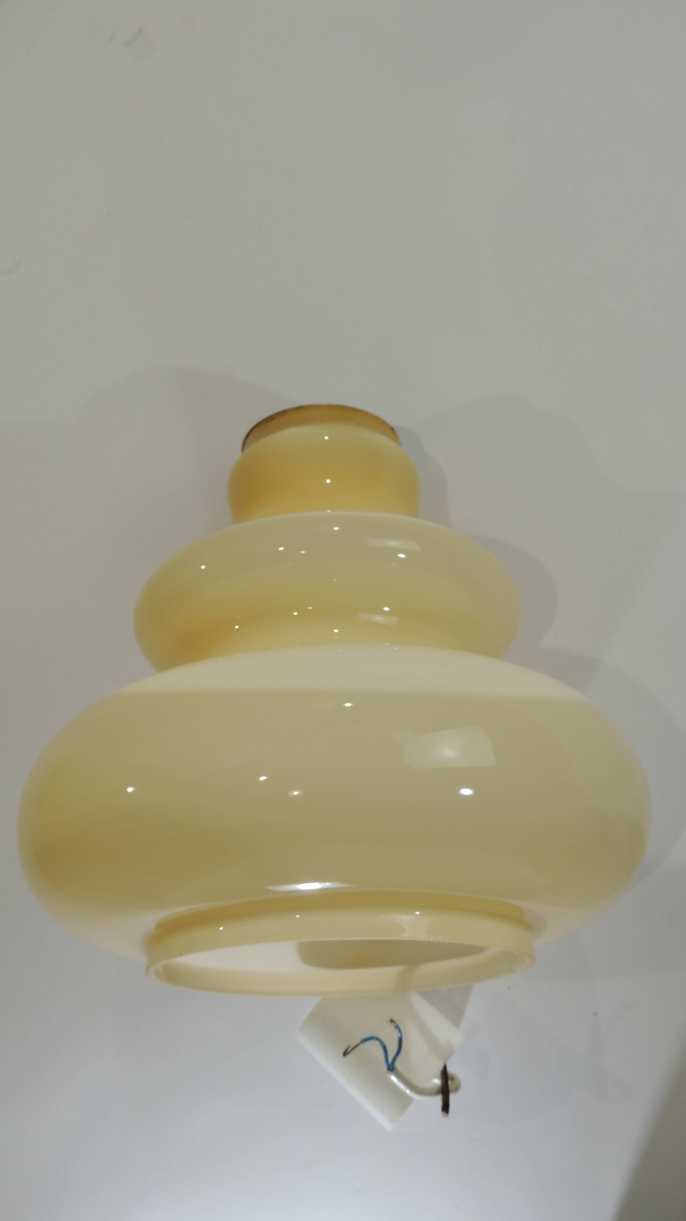 Suspension vintage en verre opalin de l'ère spatiale 1960