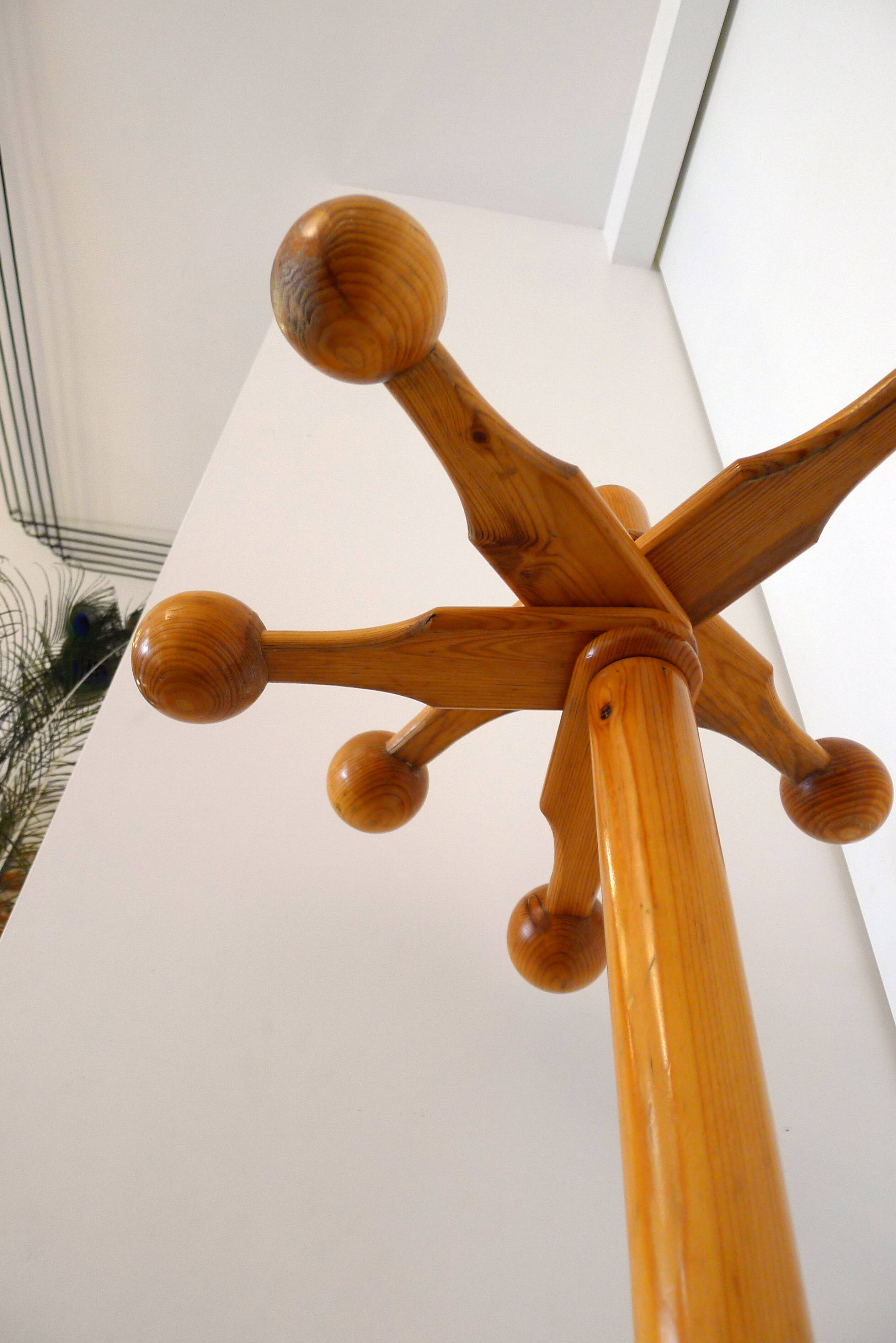 Satellite coat rack, 6 ball hooks on pivot, made of wood (pine)