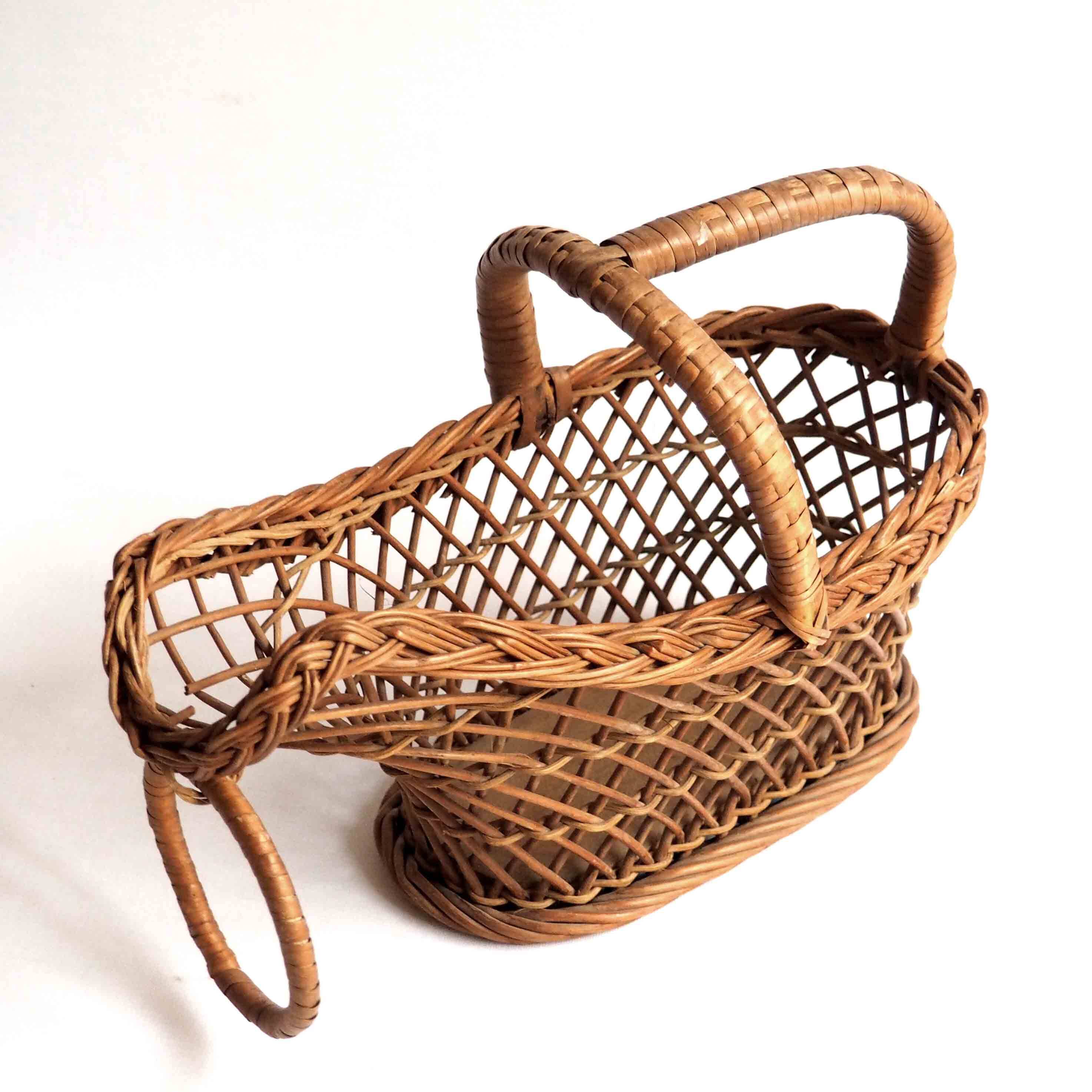 Rattan bottle holder
