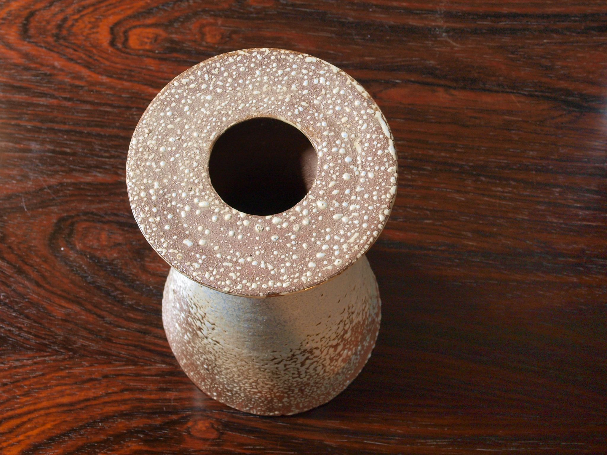 Vase diabolo brutaliste de Joël Baudoin, années 60