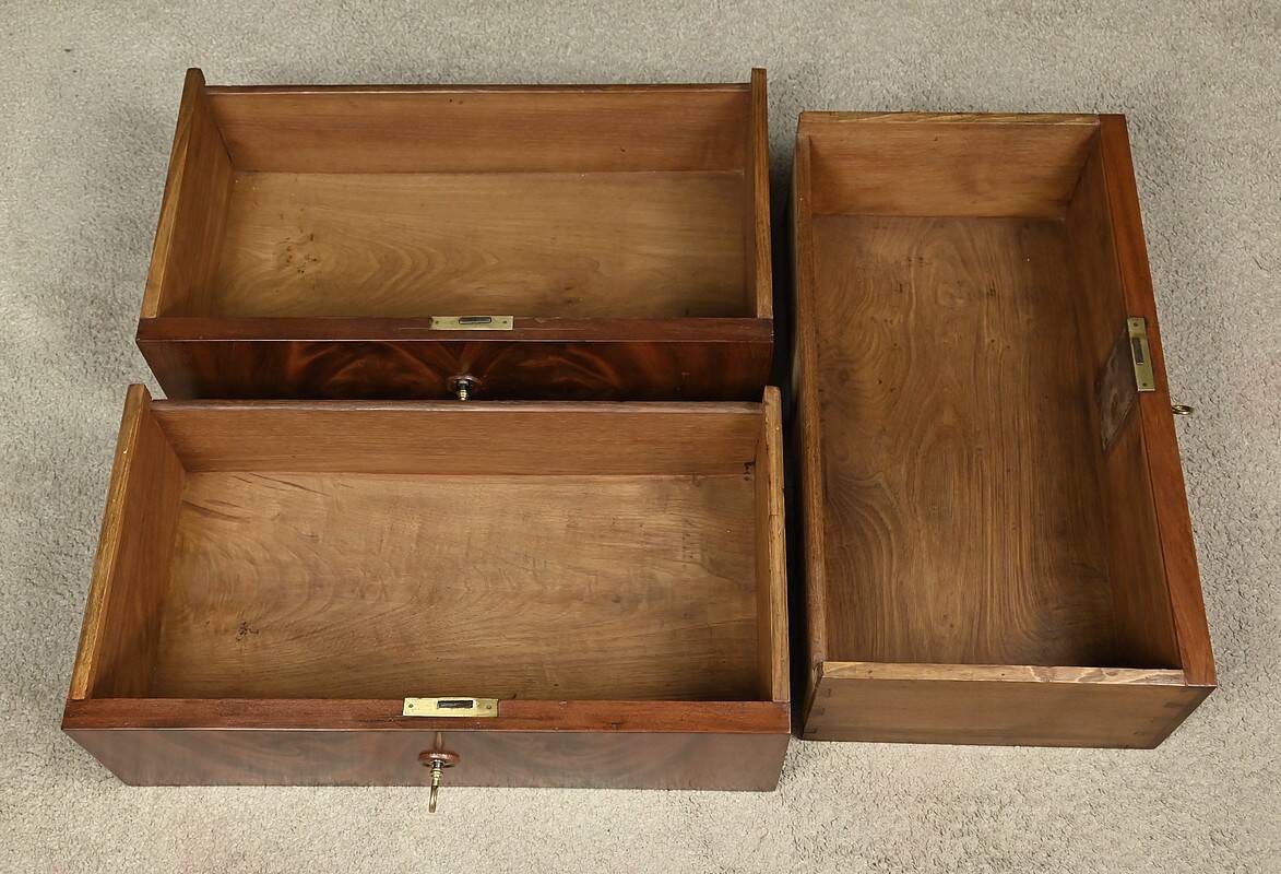 Small Secretary/Chiffonier in Mahogany Burl and Lemonwood – 1900