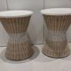 Lot de 2 tables d'appoint/de chevet en osier avec espace de rangement
