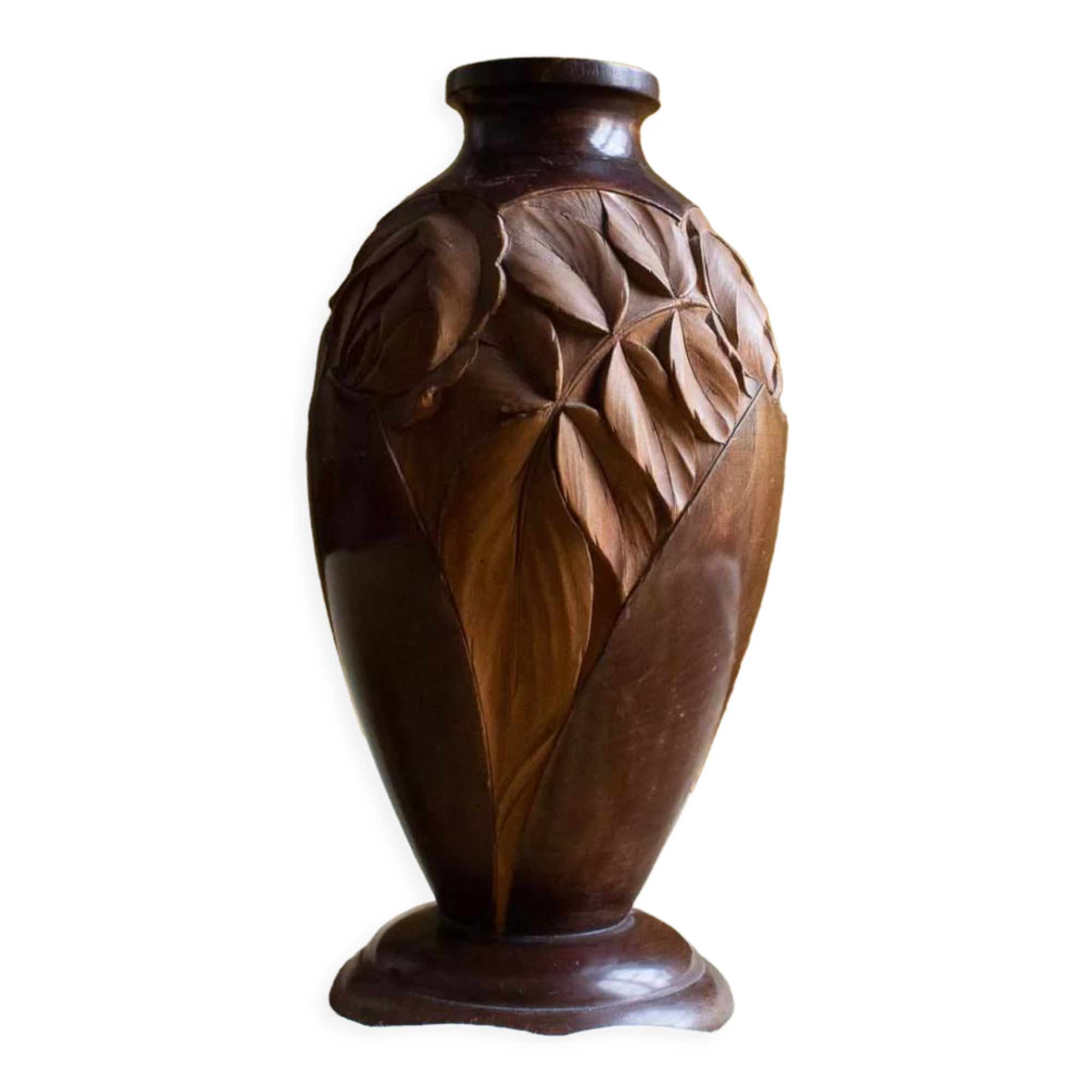 Vase en bois Art Deco sculpté
