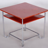 Table à manger bauhaus rouge fabriquée dans les années 1930 en tchéquie. couleur rouge d’origine