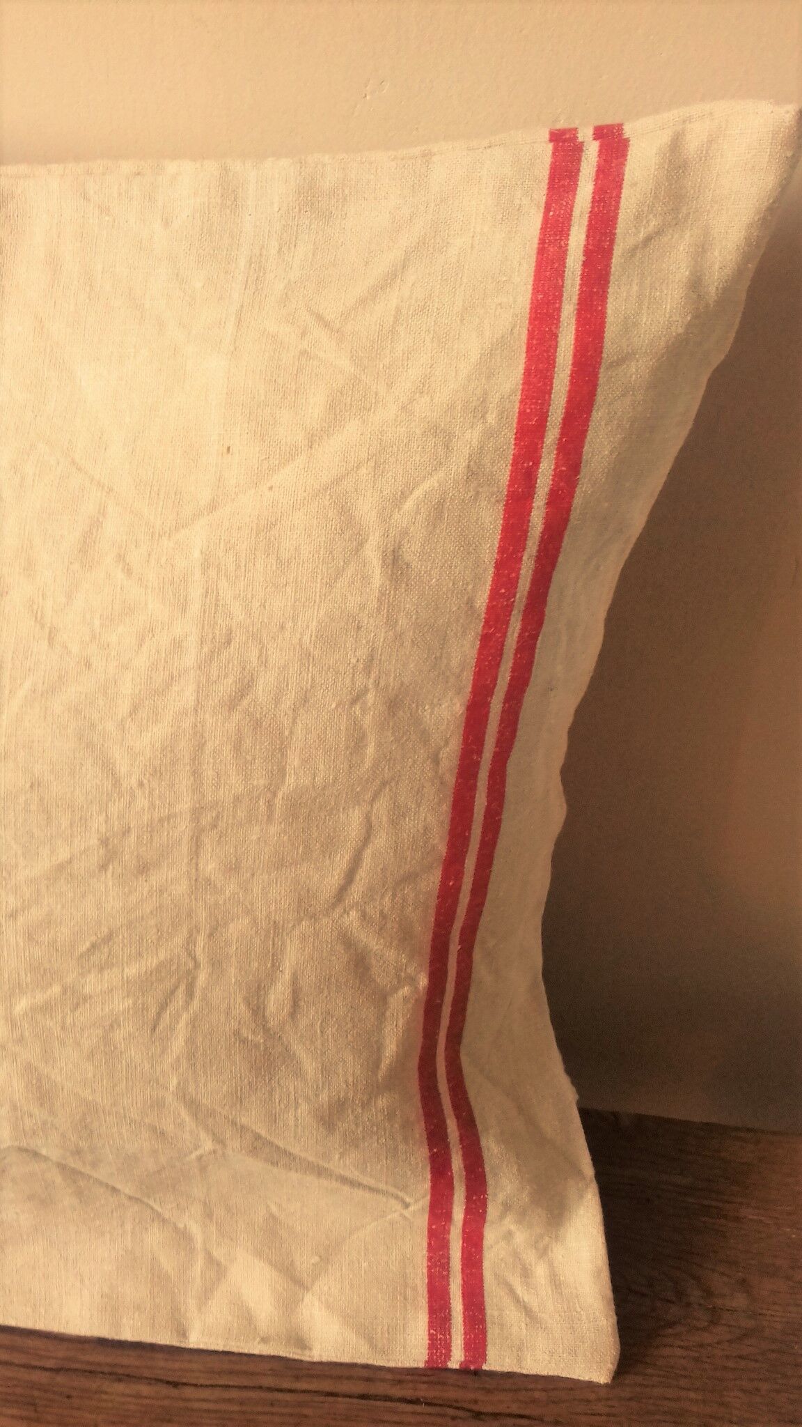Old cushion red bands