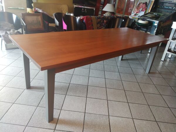 Table en noyer massif vers 1980 à double patine
