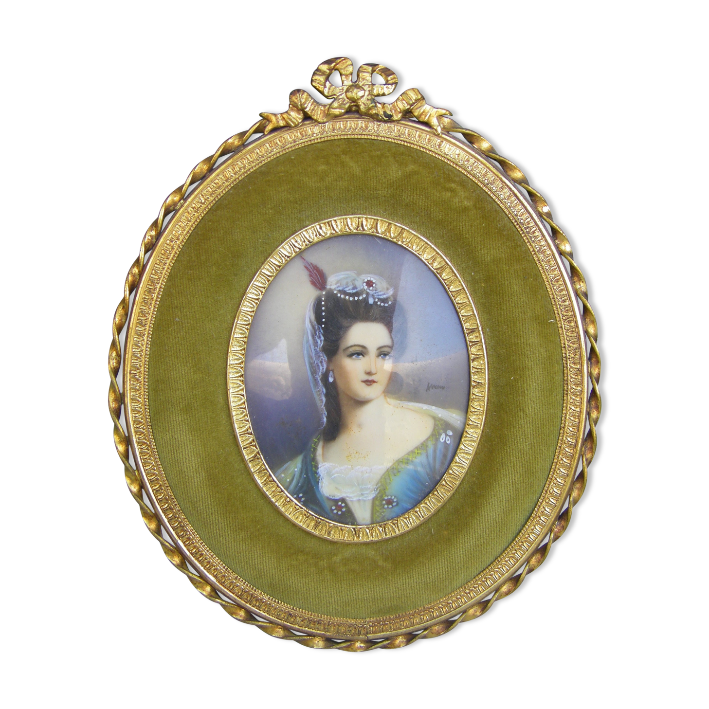 Portrait miniature medallion