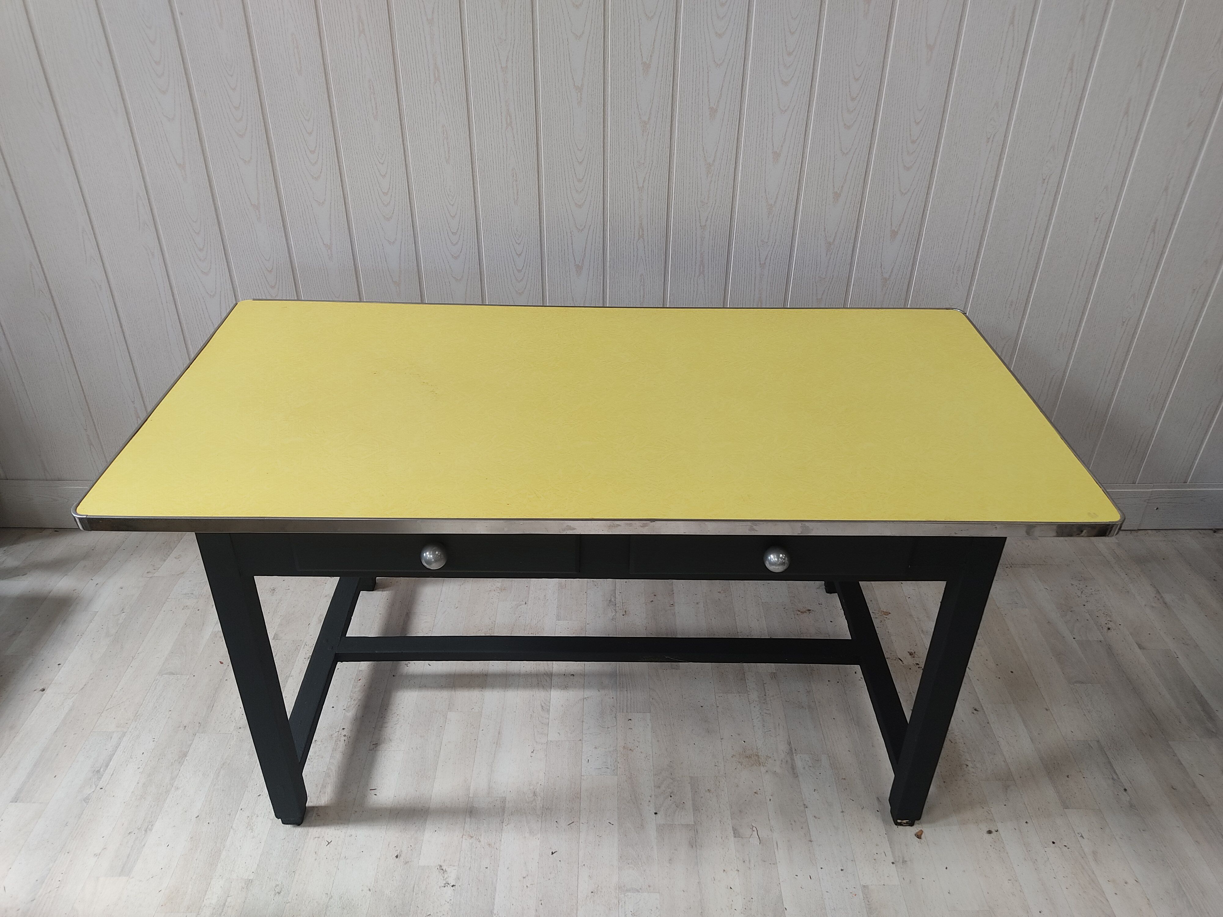 Table vintage bois et formica jaune