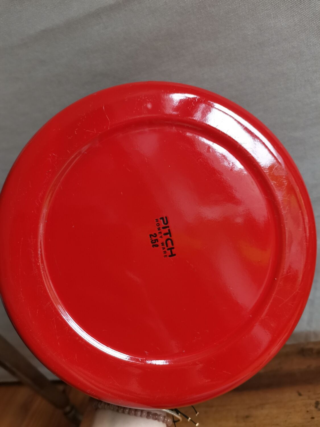 Enamelled metal kettle pitch 70 design style memphis