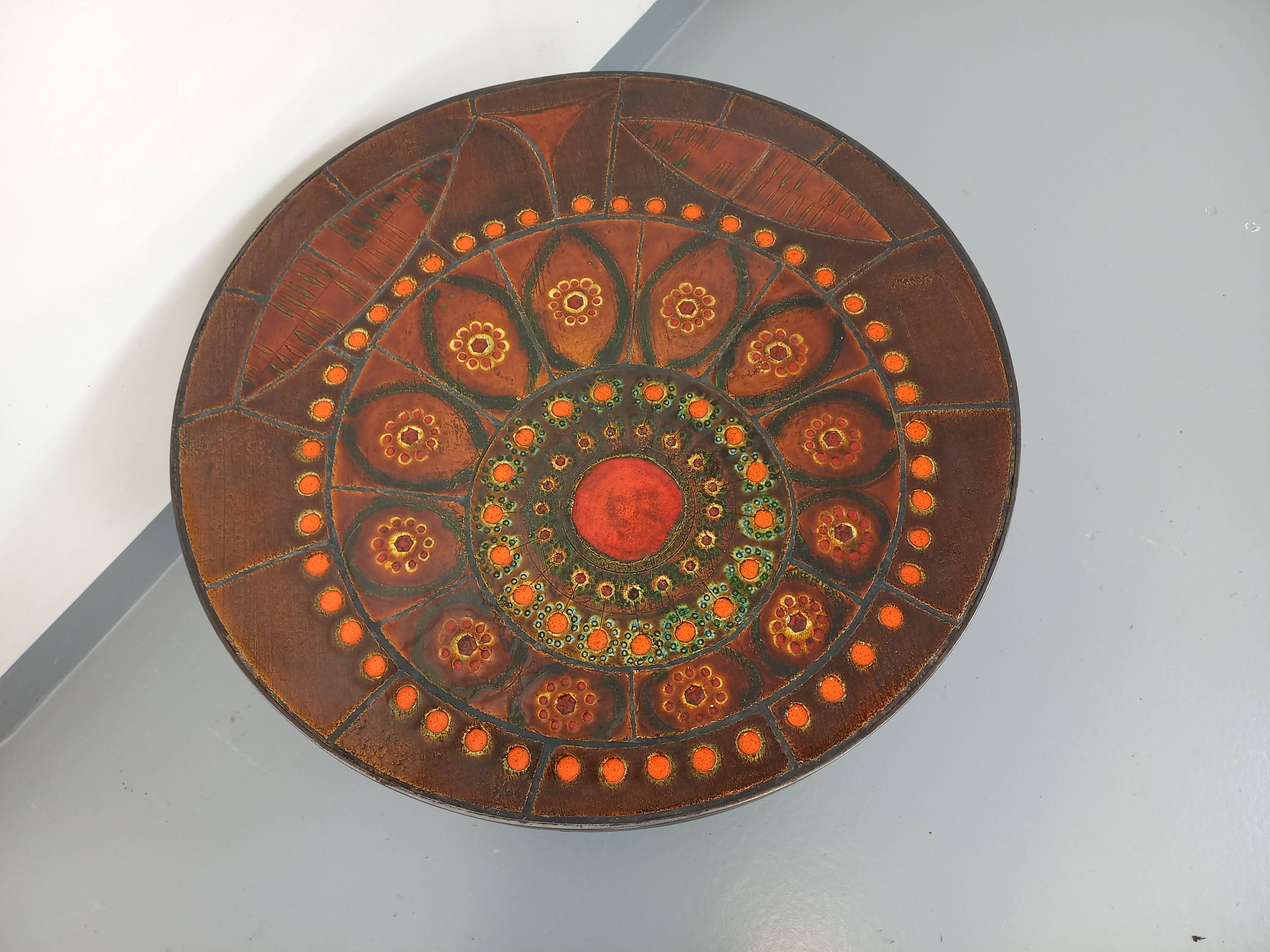 Vintage round coffee table from the 60s 70s by Raymond Corroyez in ceramic