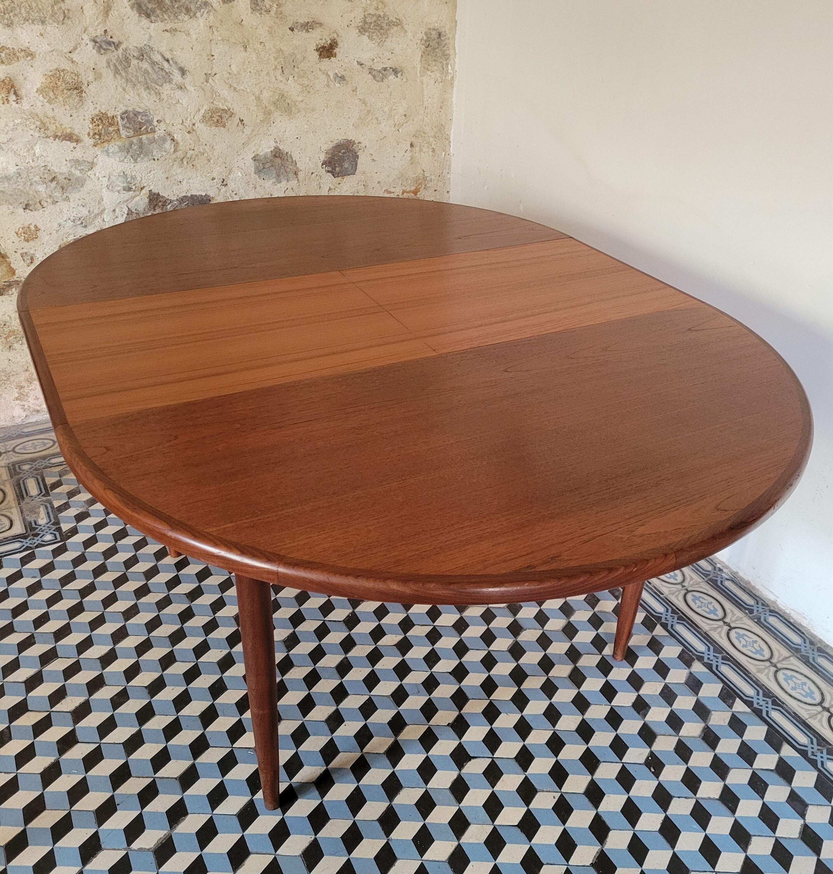 Extendable teak table by Victor Wilkins, G-Plan