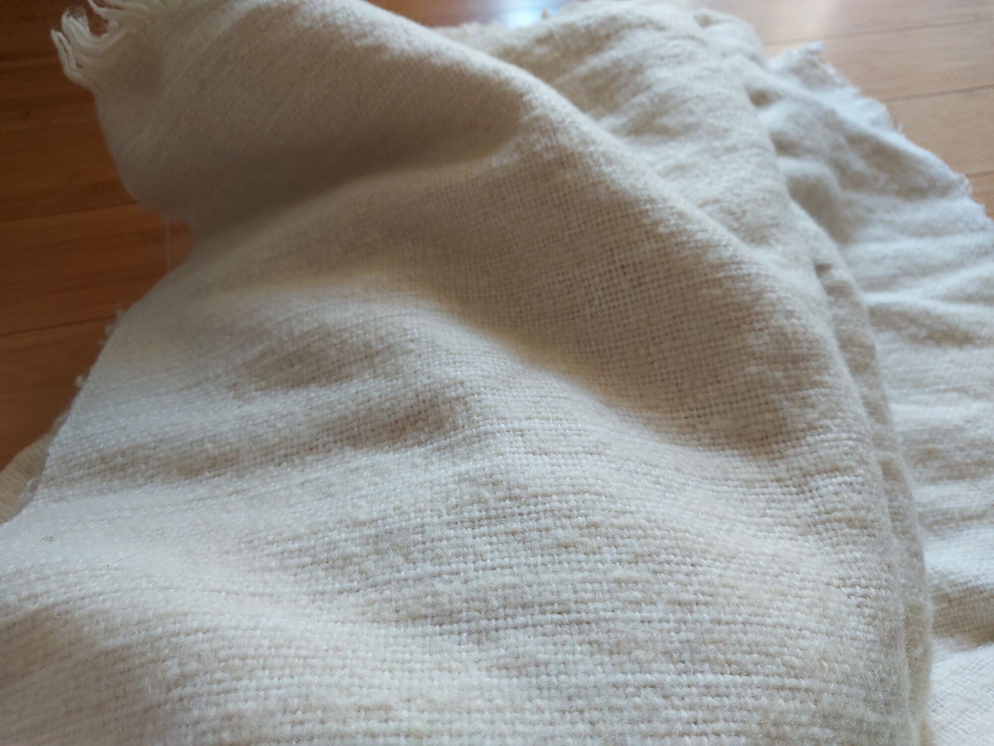 LARGE WHITE CARPET WITH LONG HAIR - PURE WOOL - 156 X 220 CM - VINTAGE