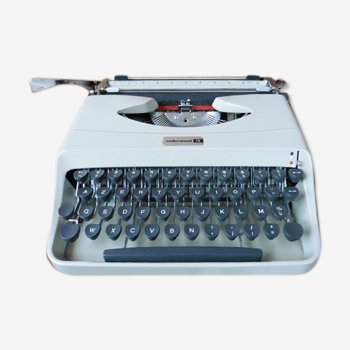 18 vintage underwood typewriter