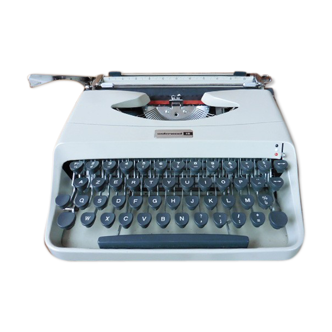 18 vintage underwood typewriter